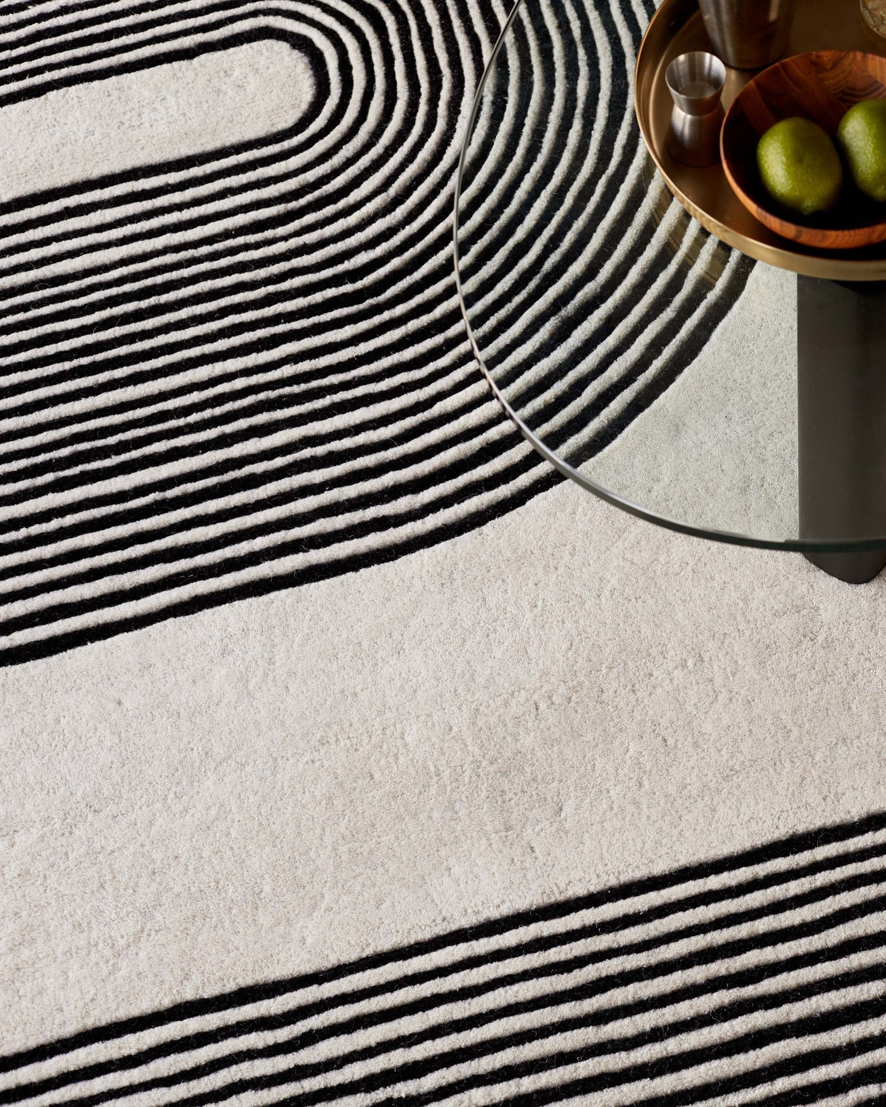 Abstract Lines black and cream wool small rug - Image 3