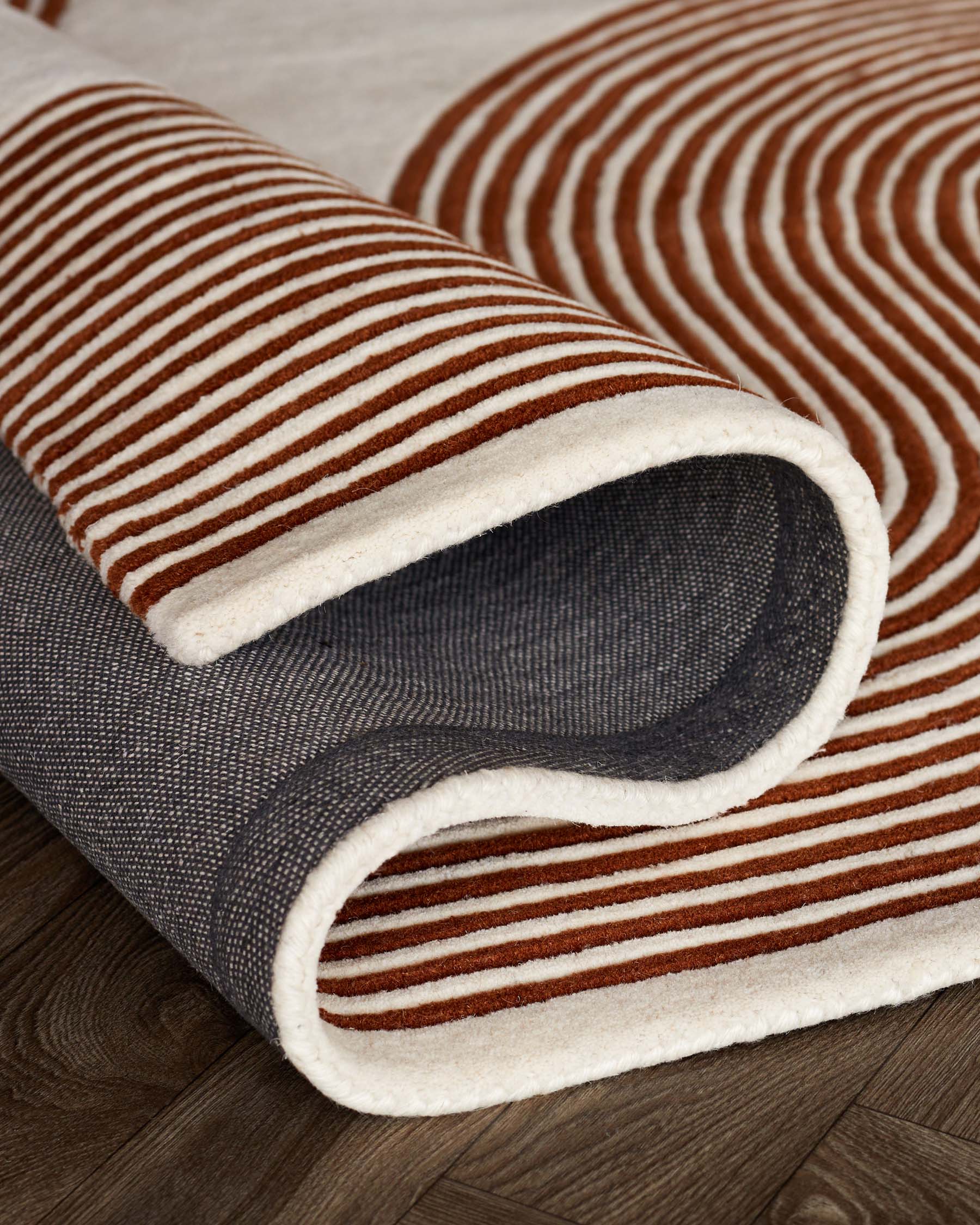 Abstract Lines rust and cream wool small rug - Image 4