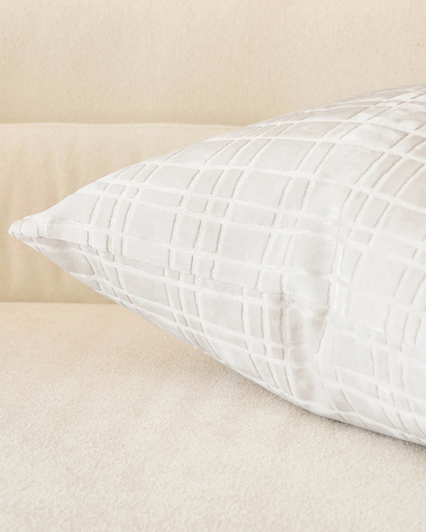 Arabella ivory large cushion - Image 3
