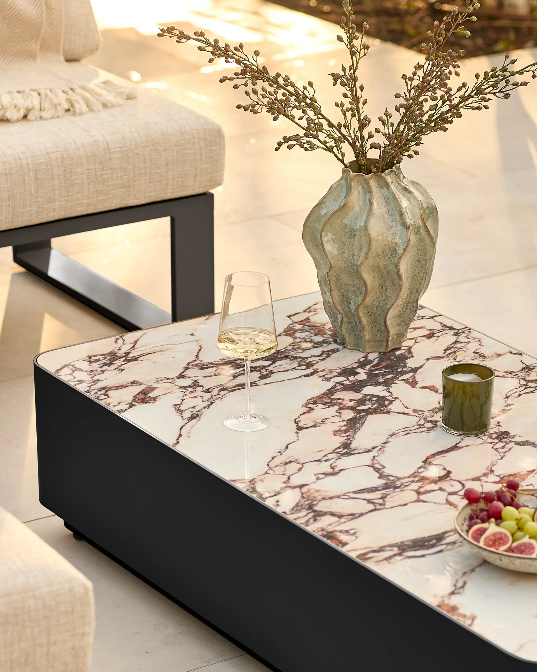 Bianco black with white calacatta garden coffee table - Image 2