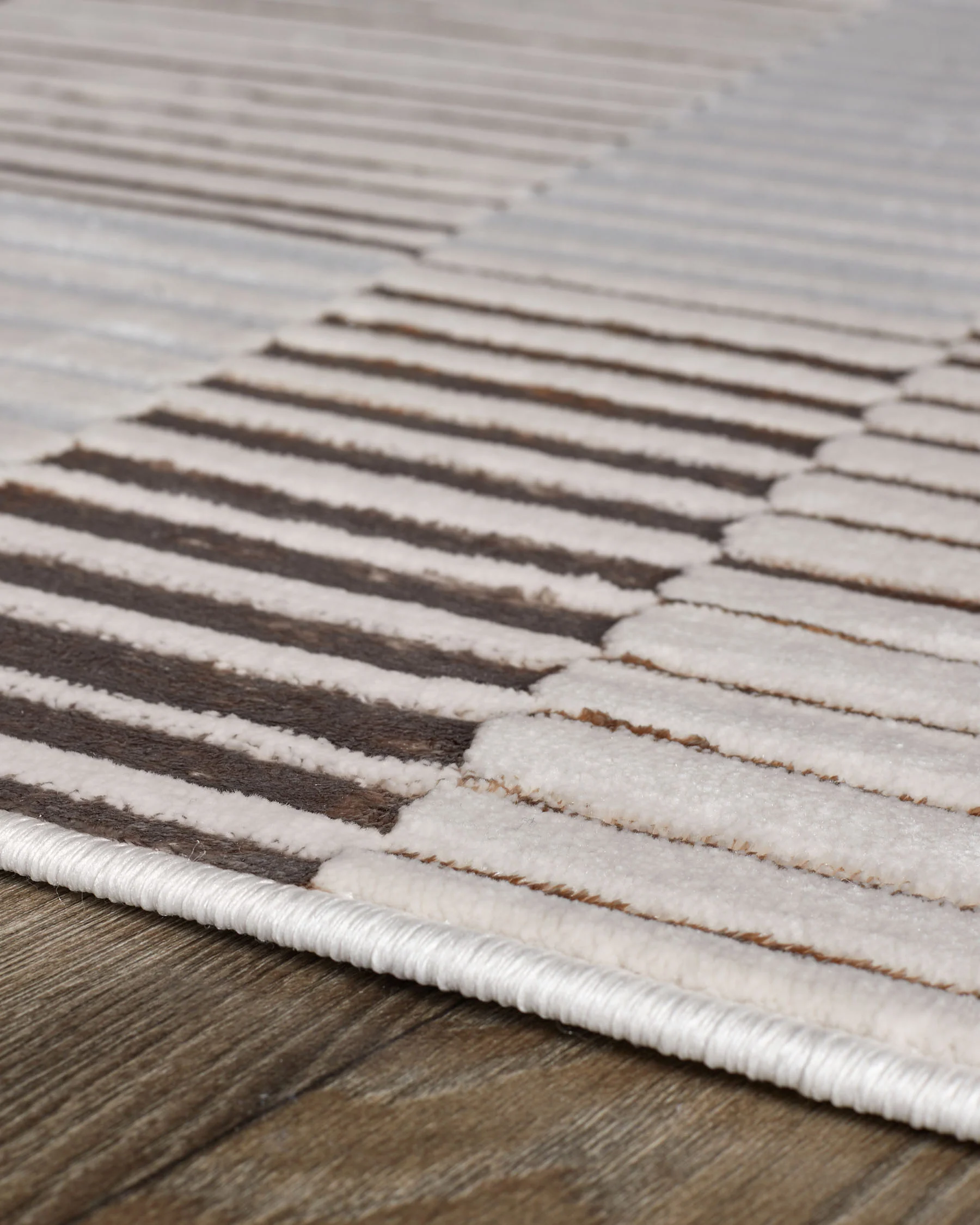 Bijou mixed metallics textured small  rug - Image 6