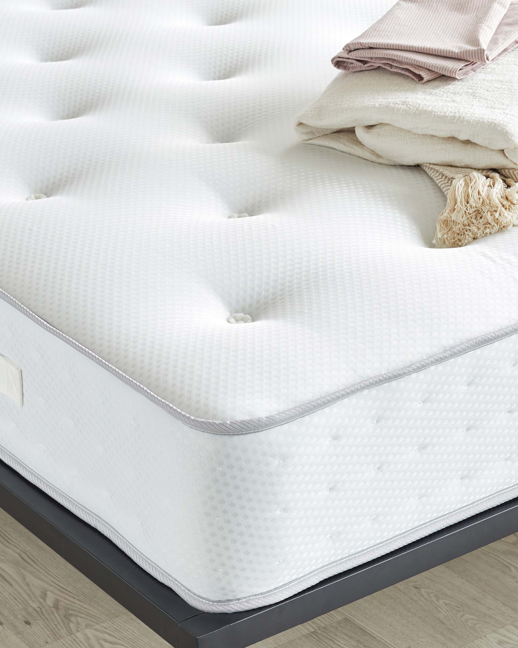 Classic Comfort 1,000 Pocket Spring Medium Tension King Mattress - Image 4