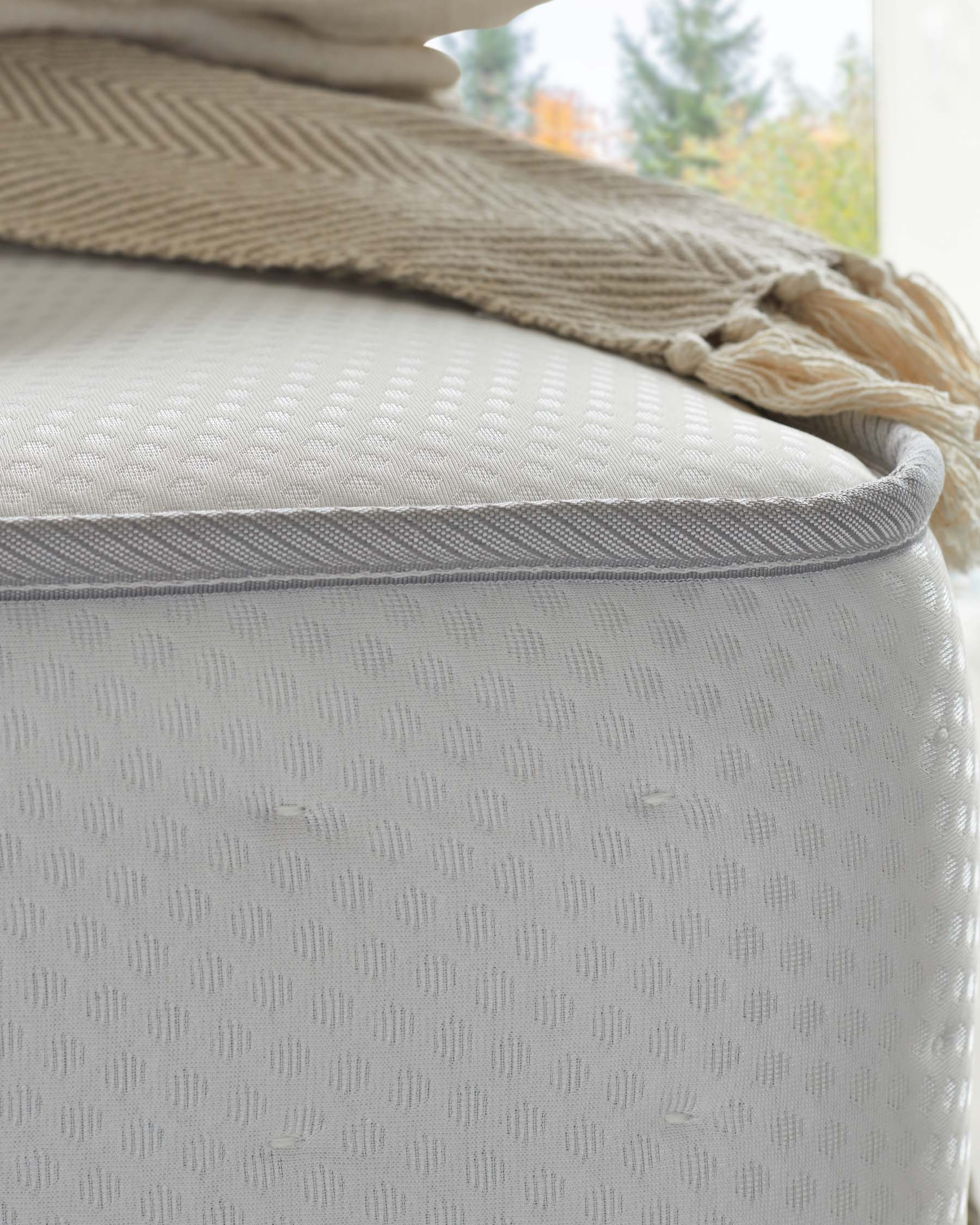 Classic Comfort 1,000 Pocket Spring Medium Tension King Mattress - Image 6