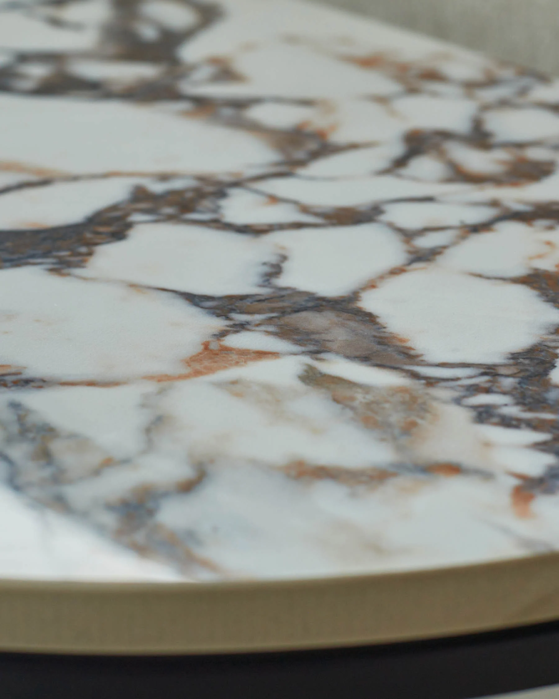Demi white calacatta ceramic side table - Image 3