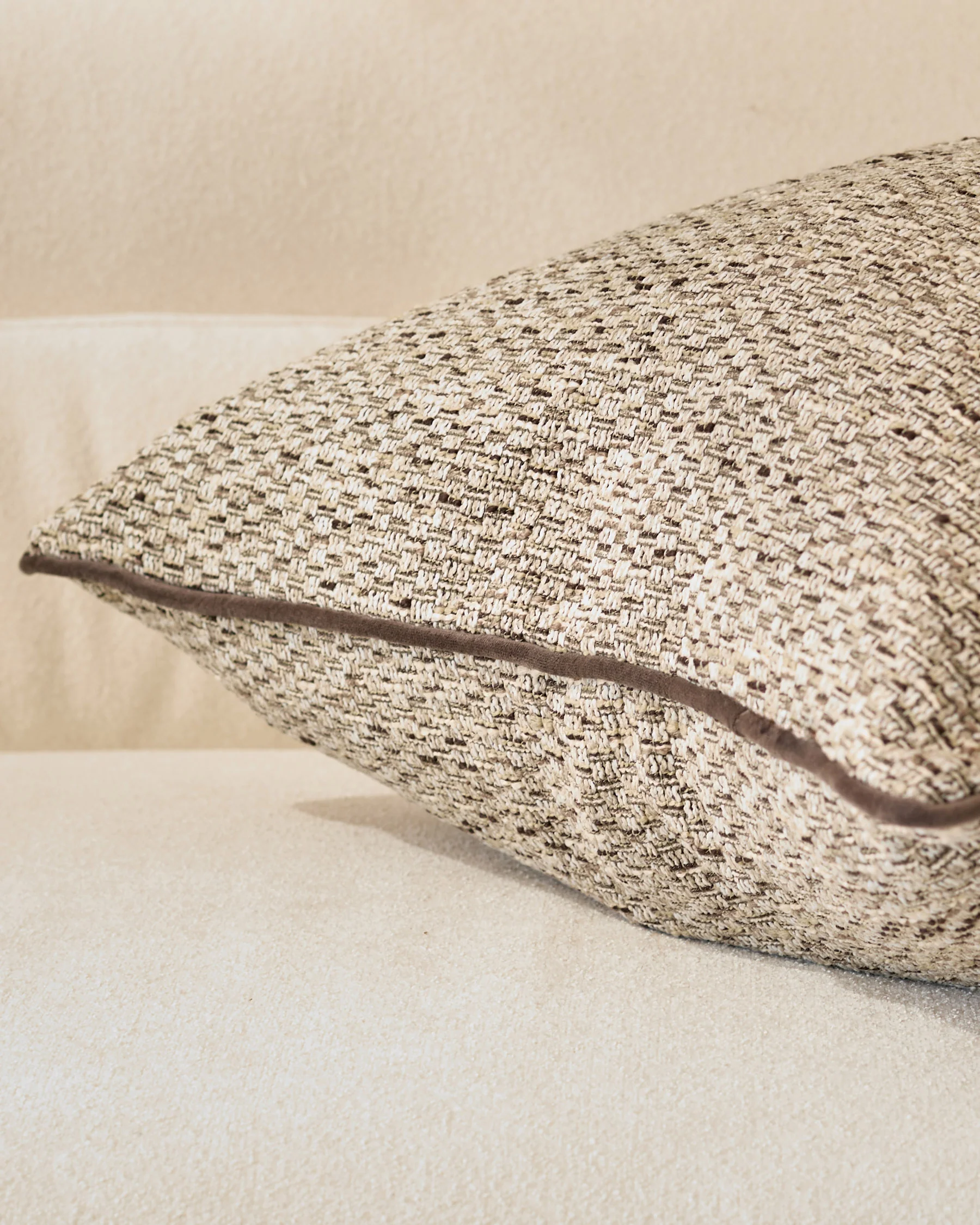 Fabian natural large cushion - Image 4
