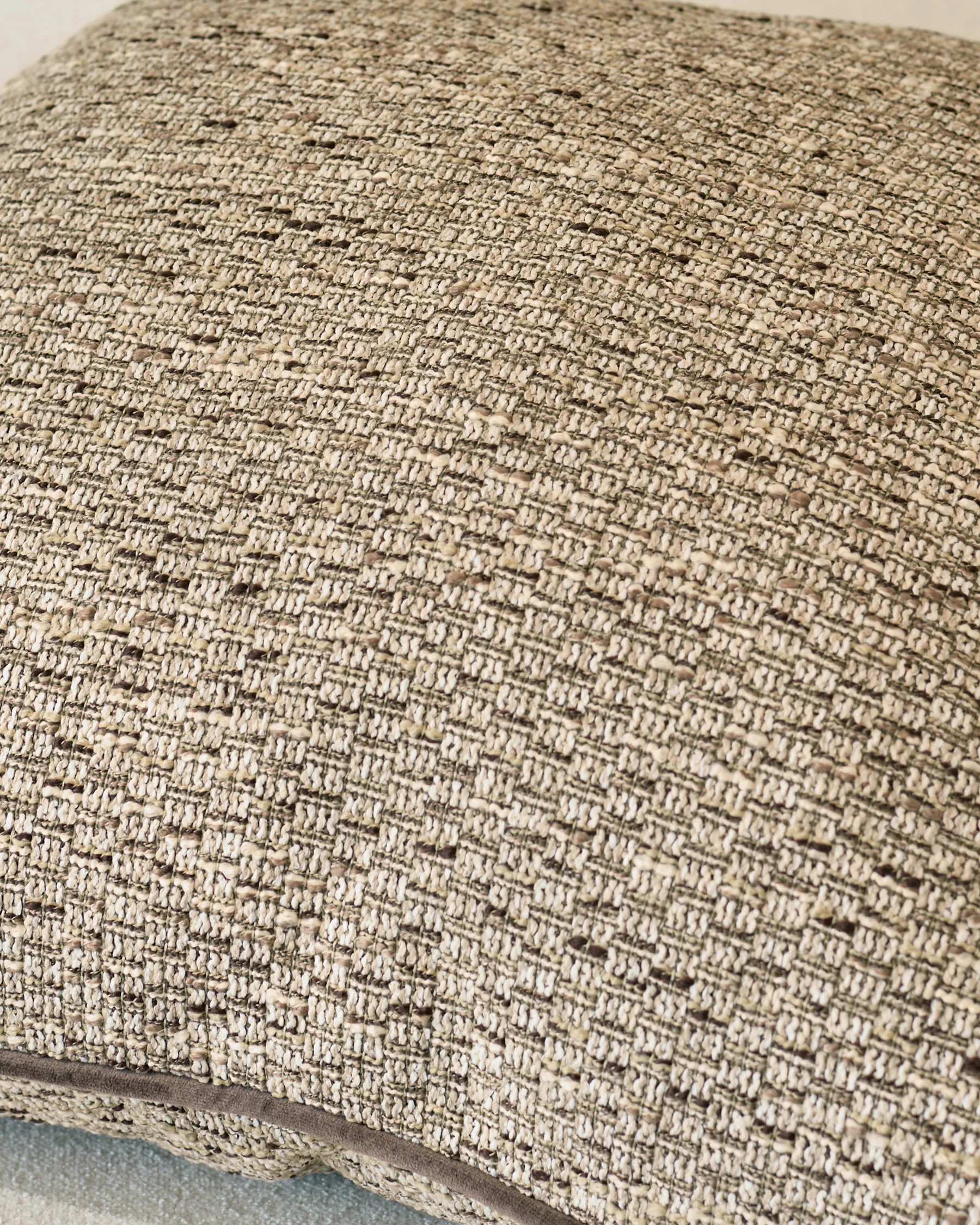 Fabian natural large cushion - Image 5