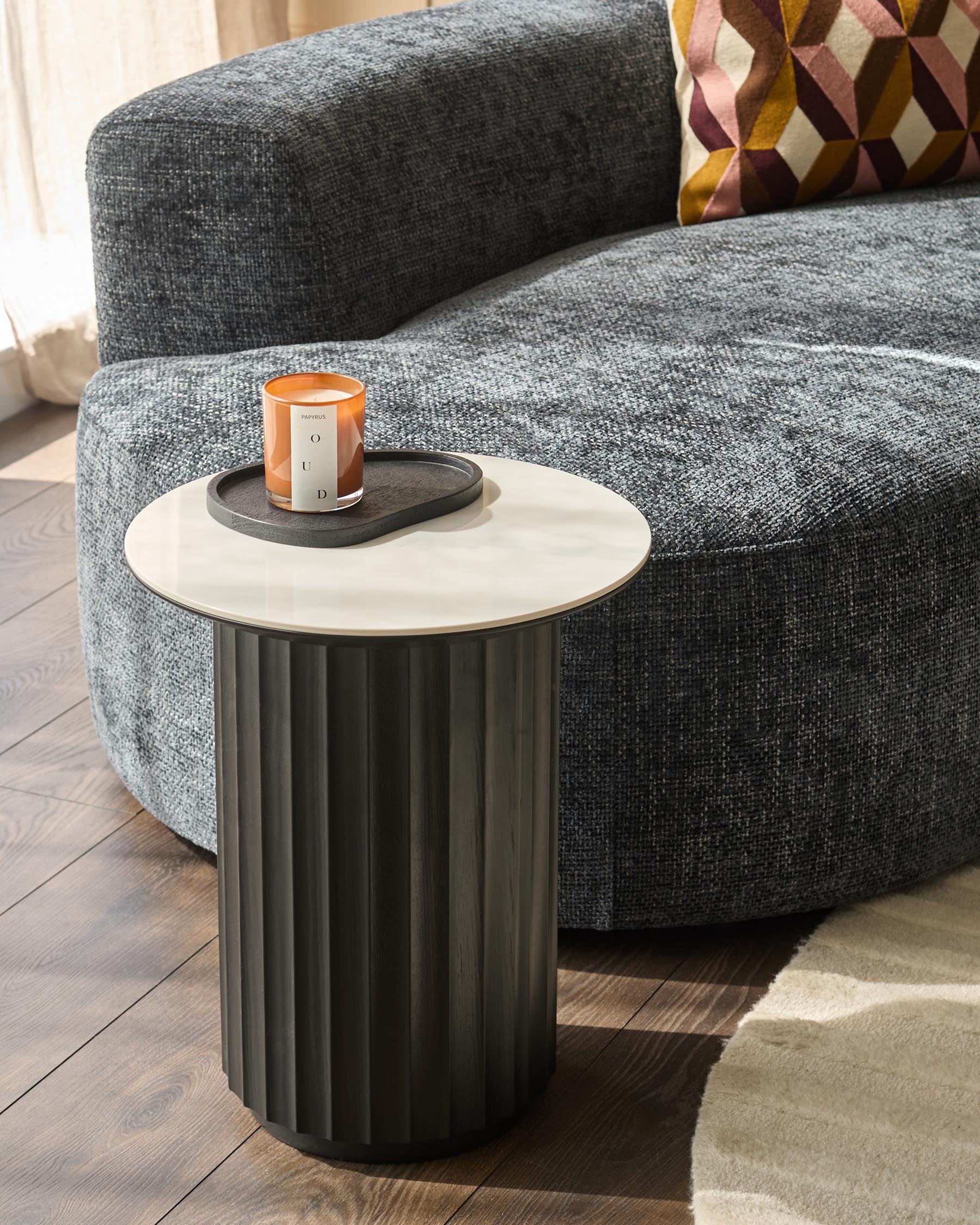 Hanne white ceramic side table - Image 5