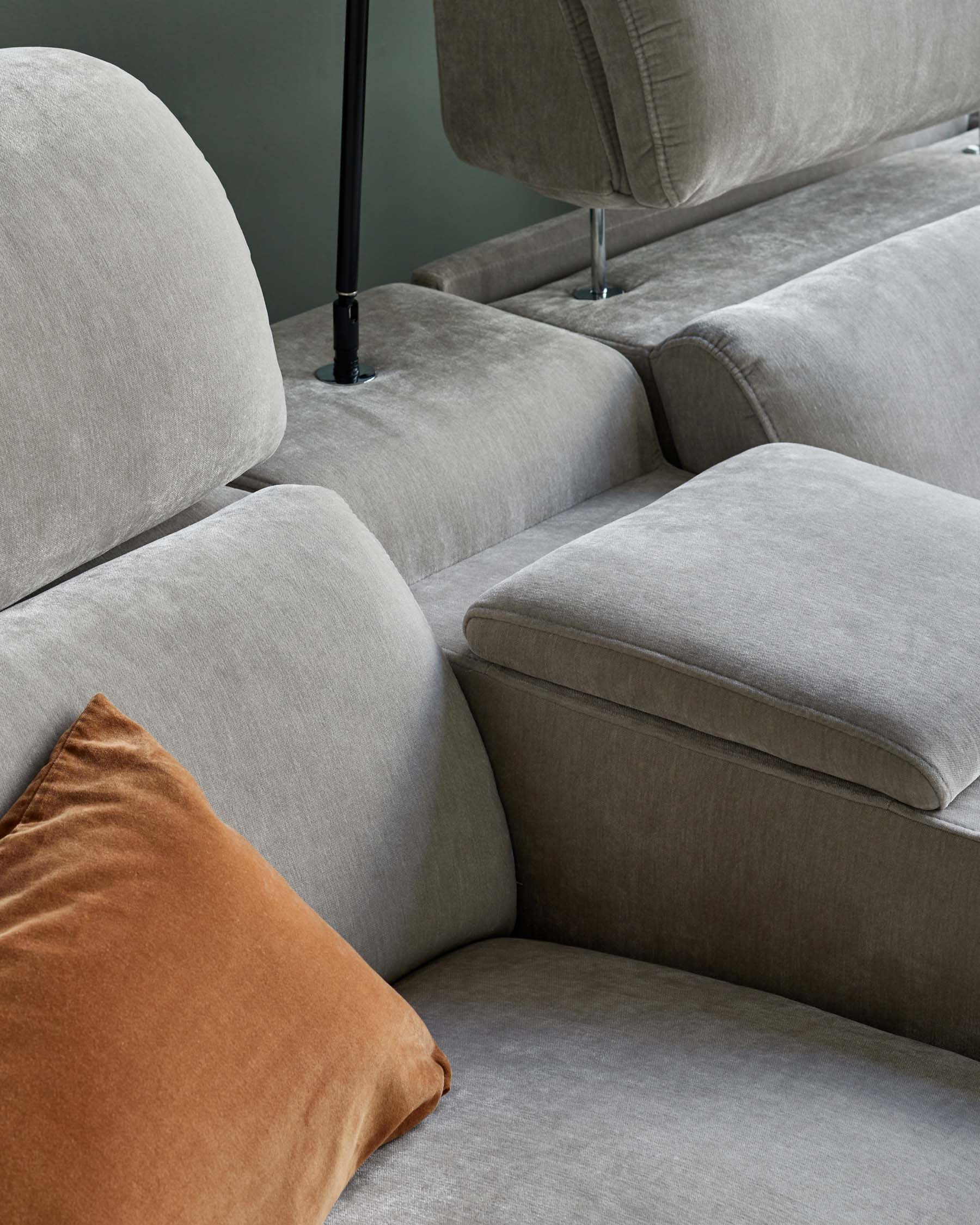 Kenzie light grey fabric recliner 2 seater sofa with console - Image 9