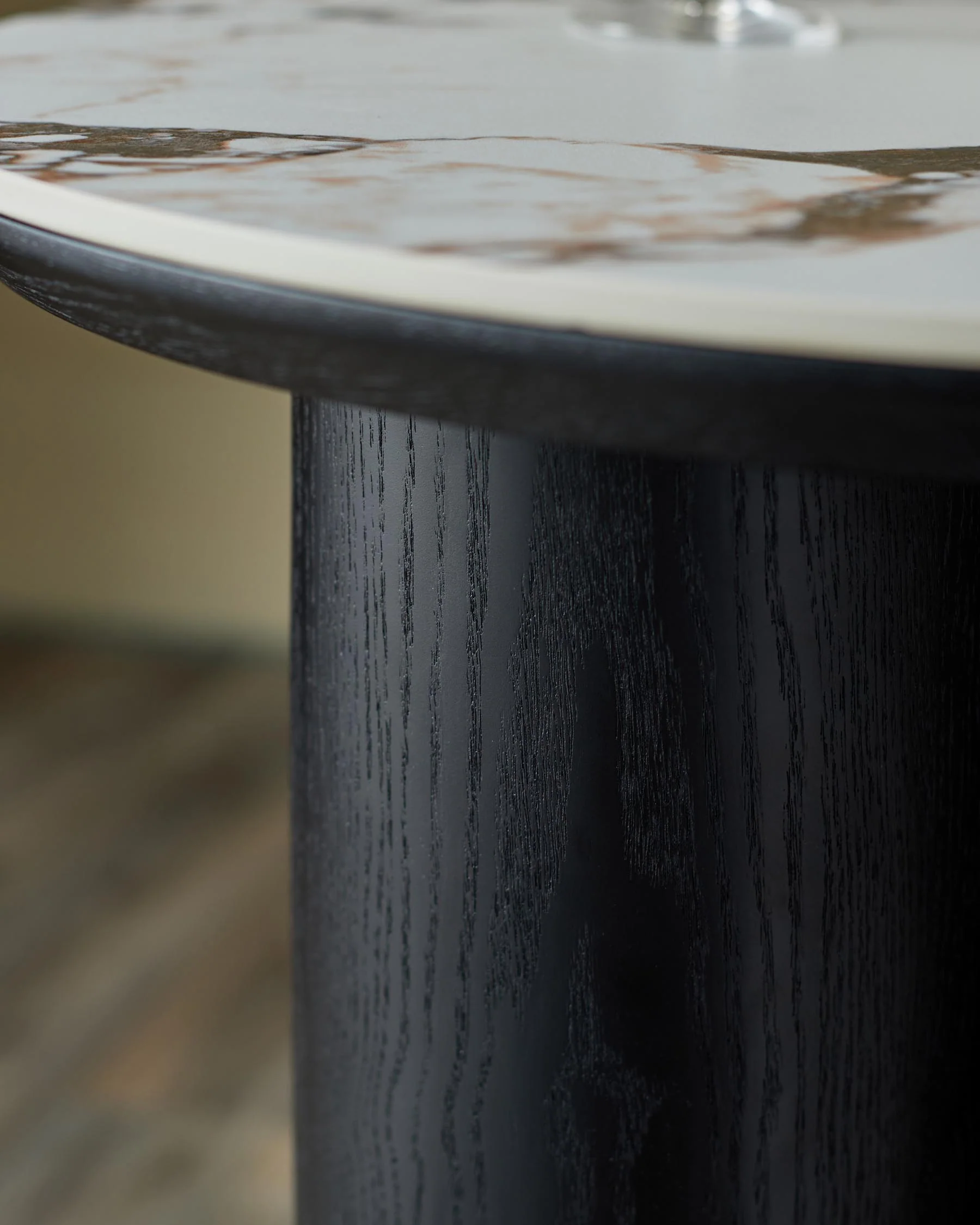 Lena white calacatta ceramic side table - Image 4