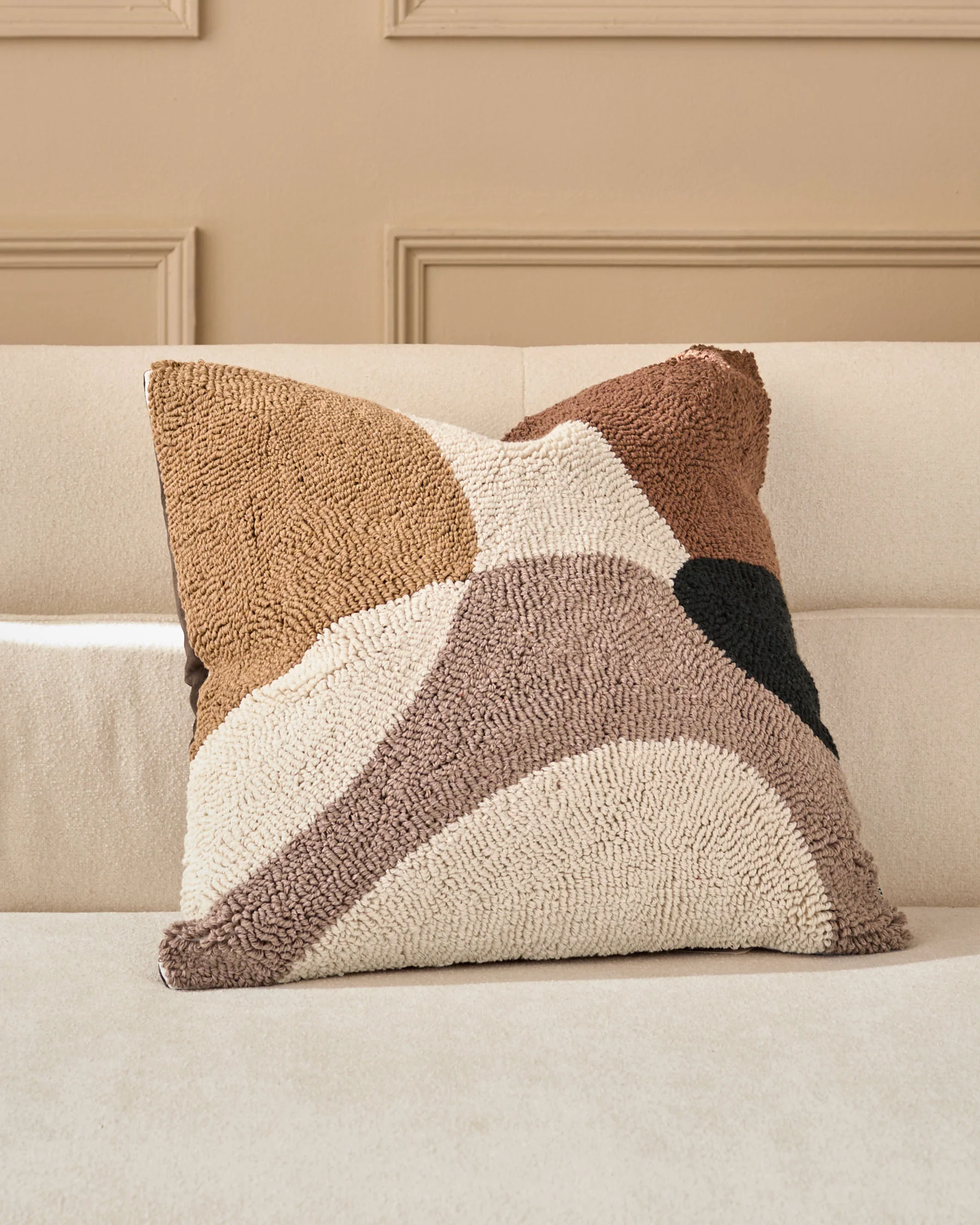 Lennon natural medium cushion