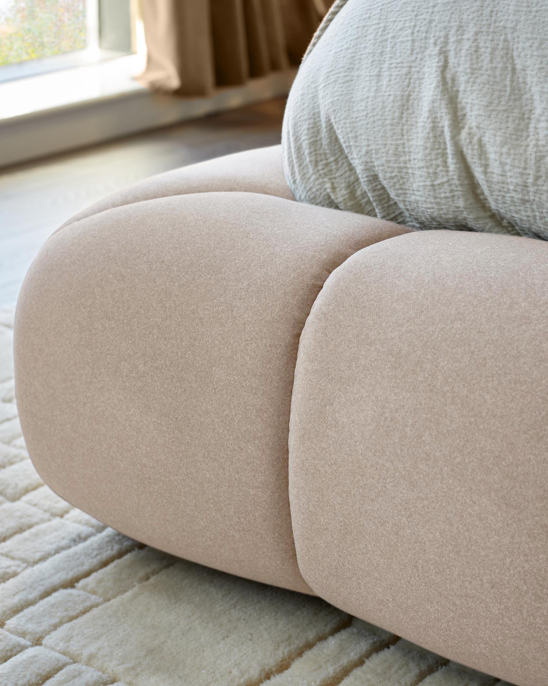 Lillian cream plush fabric king size ottoman storage bed - Image 6