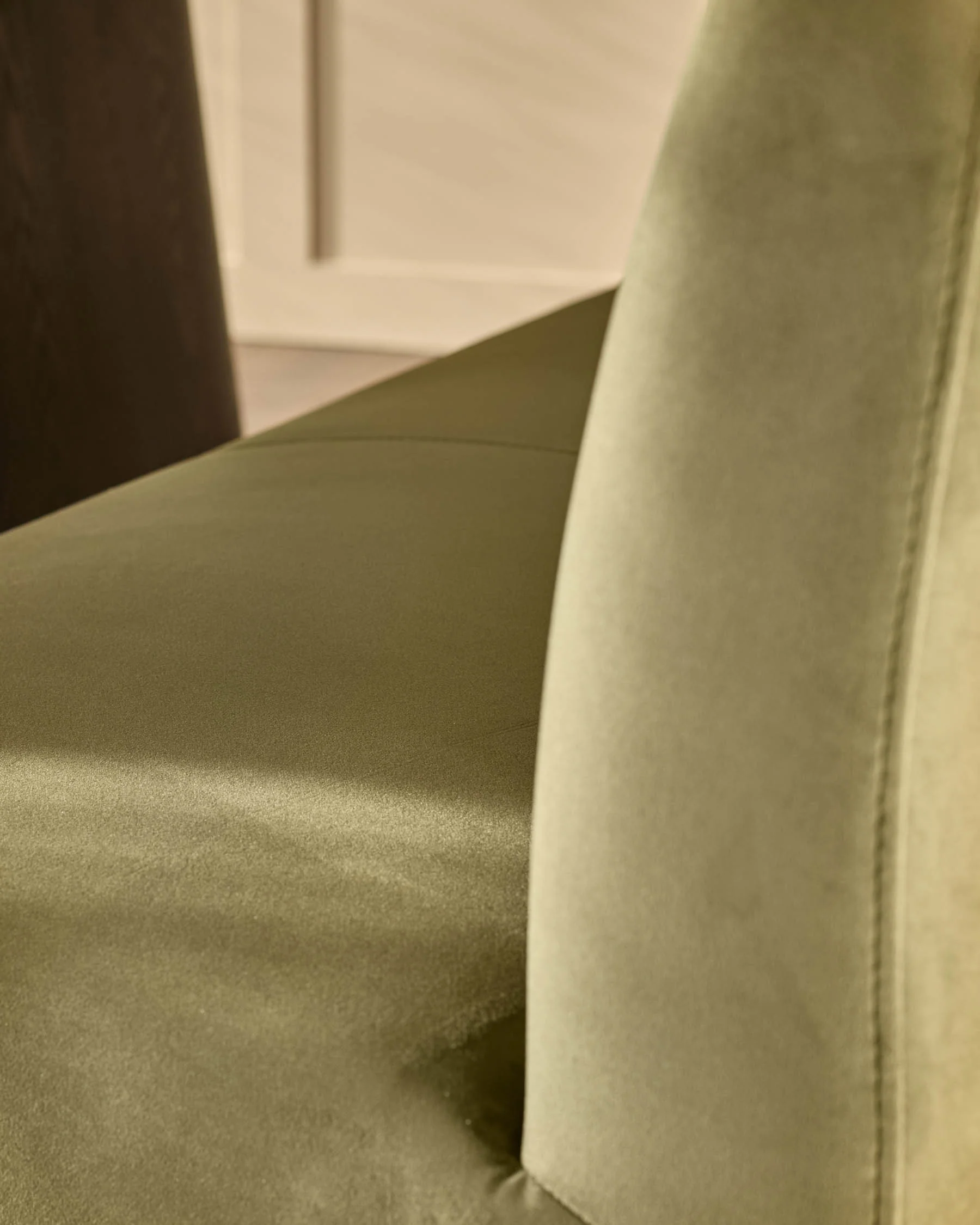 Loop olive green velvet stainless steel 3 seater dining bench with backrest - Image 4