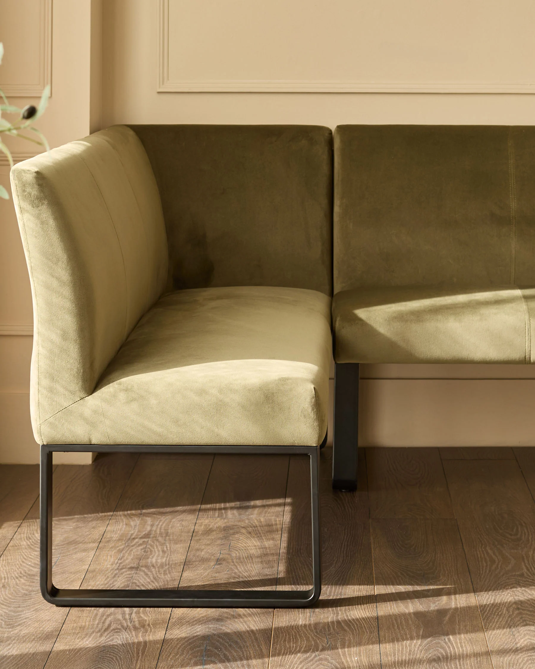 Loop olive green velvet black metal right hand corner 5 seater dining bench - Image 3