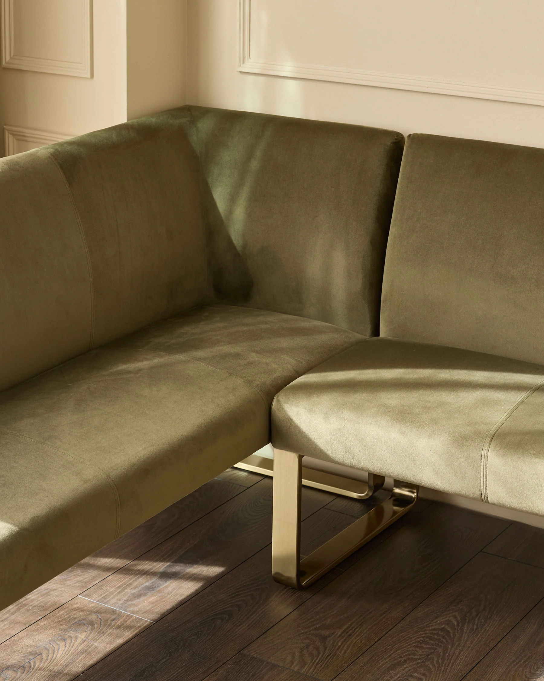 Loop olive green velvet brushed brass right hand corner 5 seater dining bench - Image 4