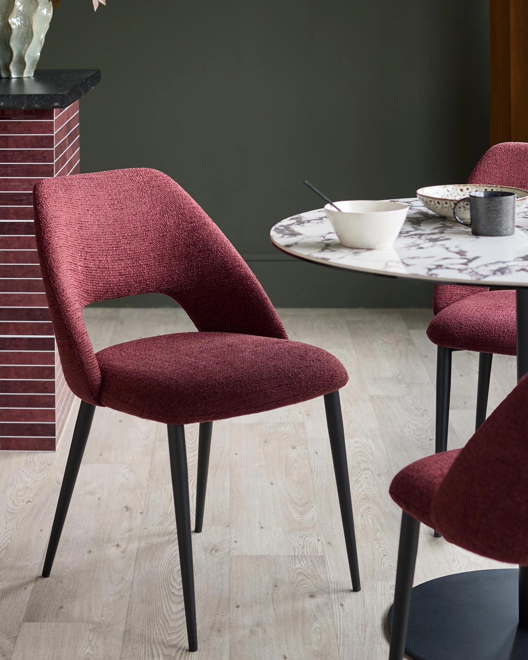 Lottie berry red fabric chenille chair - Image 4