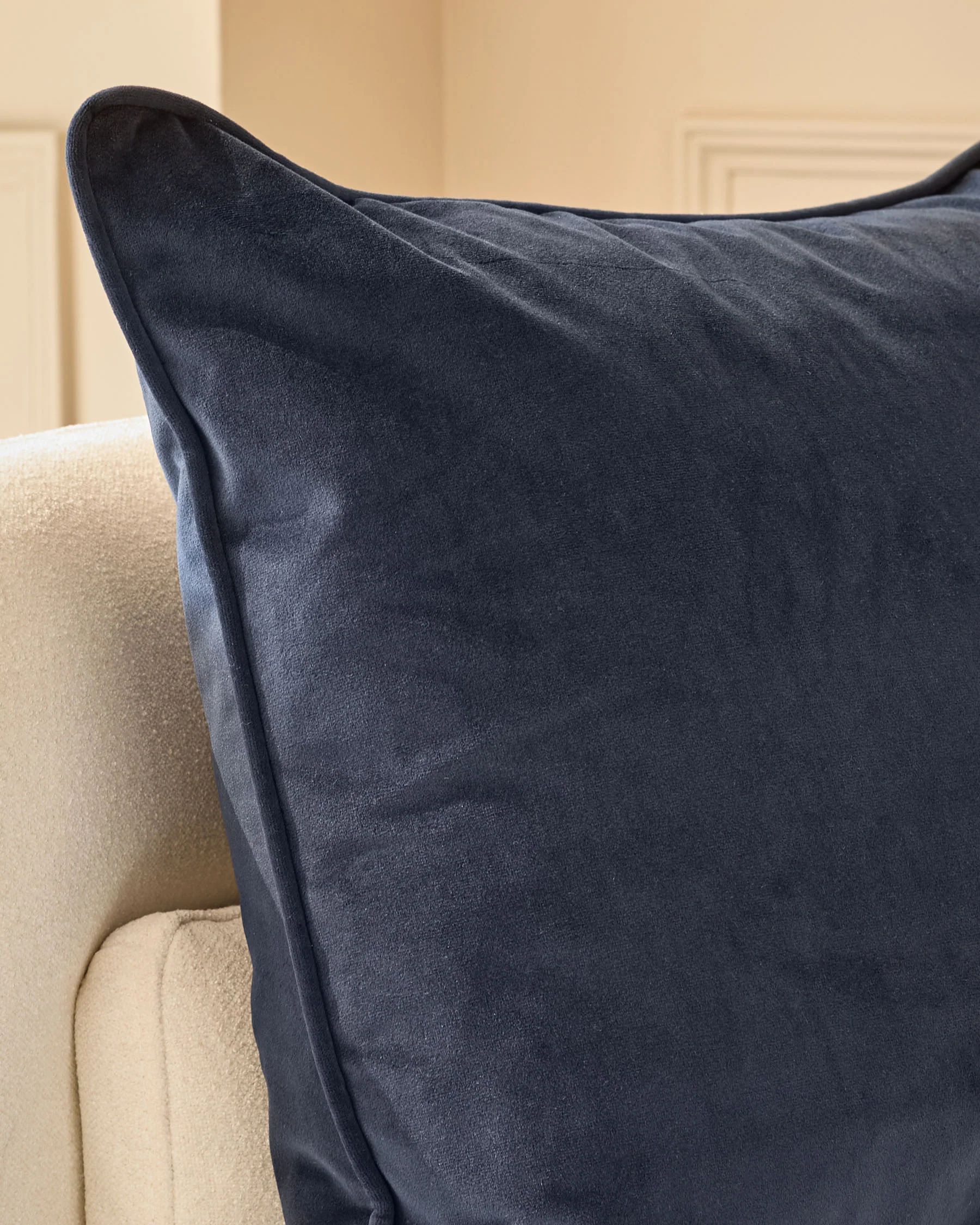 Luca navy large cushion - Image 5