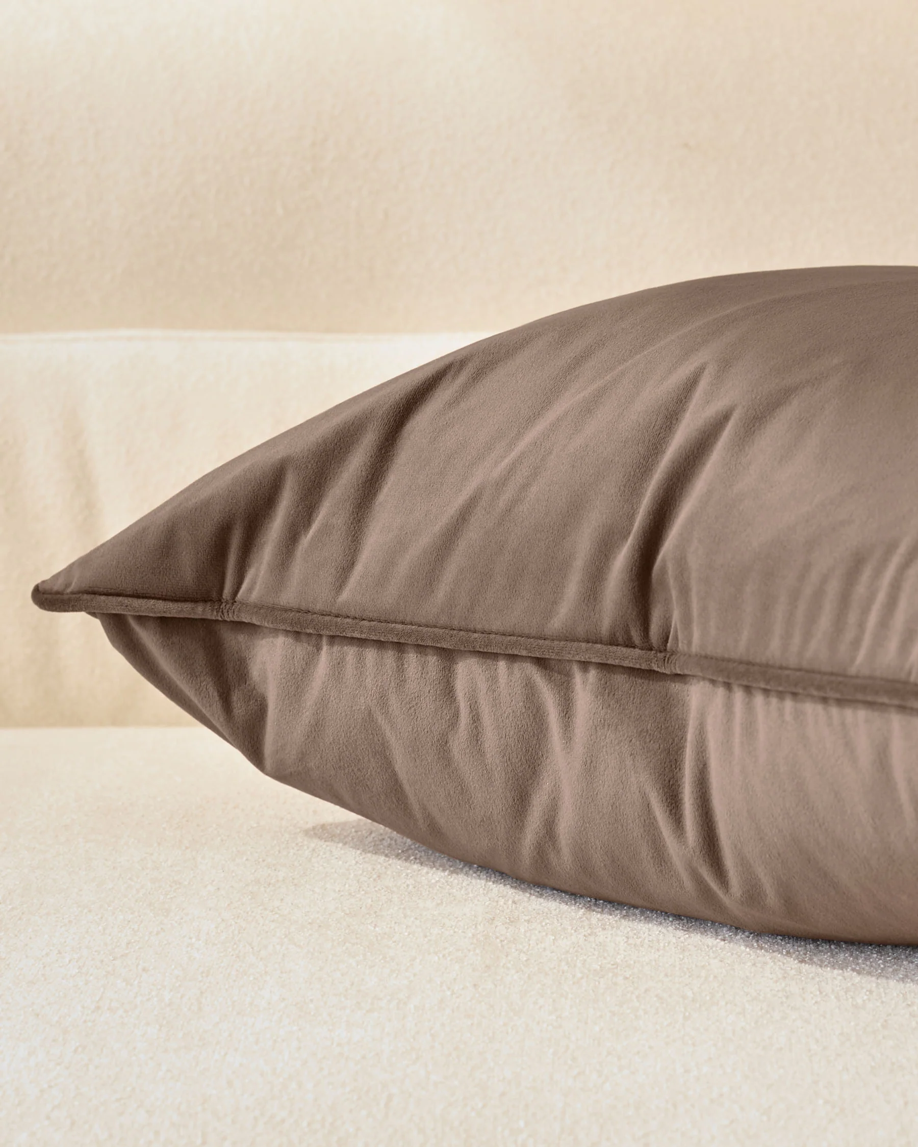 Luca mink rectangle cushion - Image 4