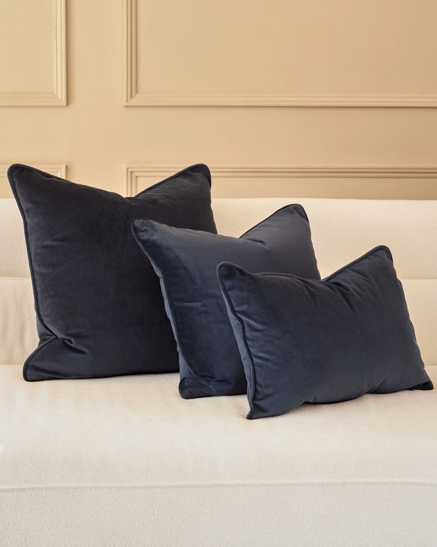 Luca navy rectangle cushion - Image 3
