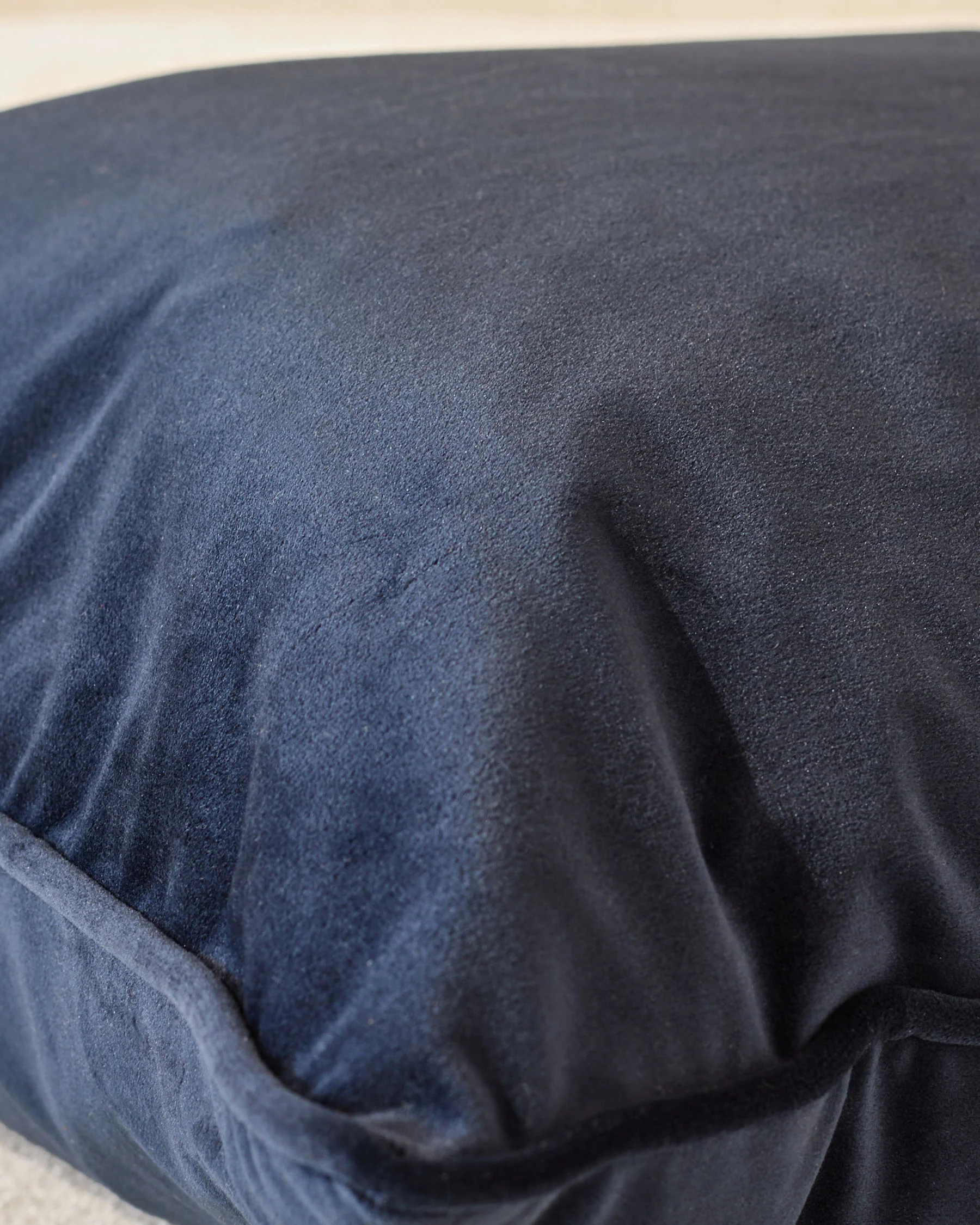 Luca navy rectangle cushion - Image 6