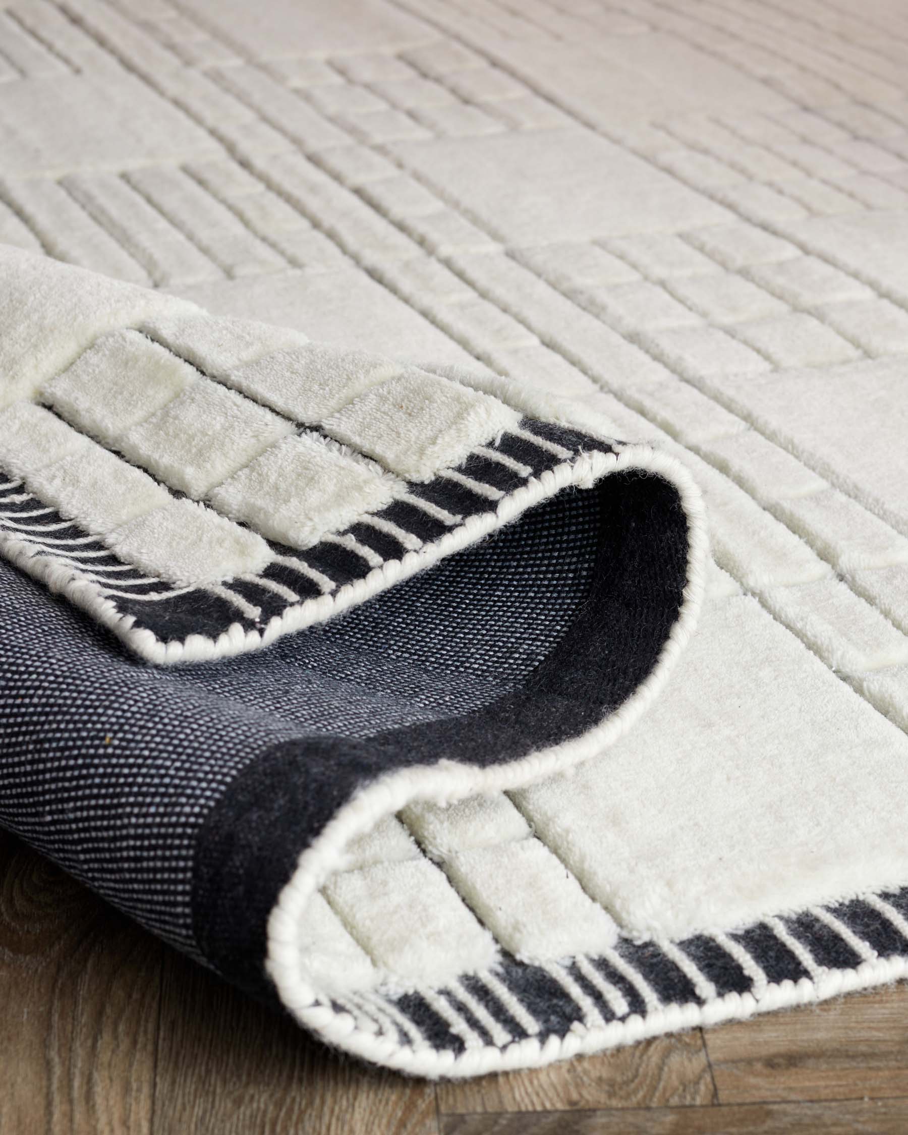 Mosaic cream and black sculpted wool large rug - Image 4