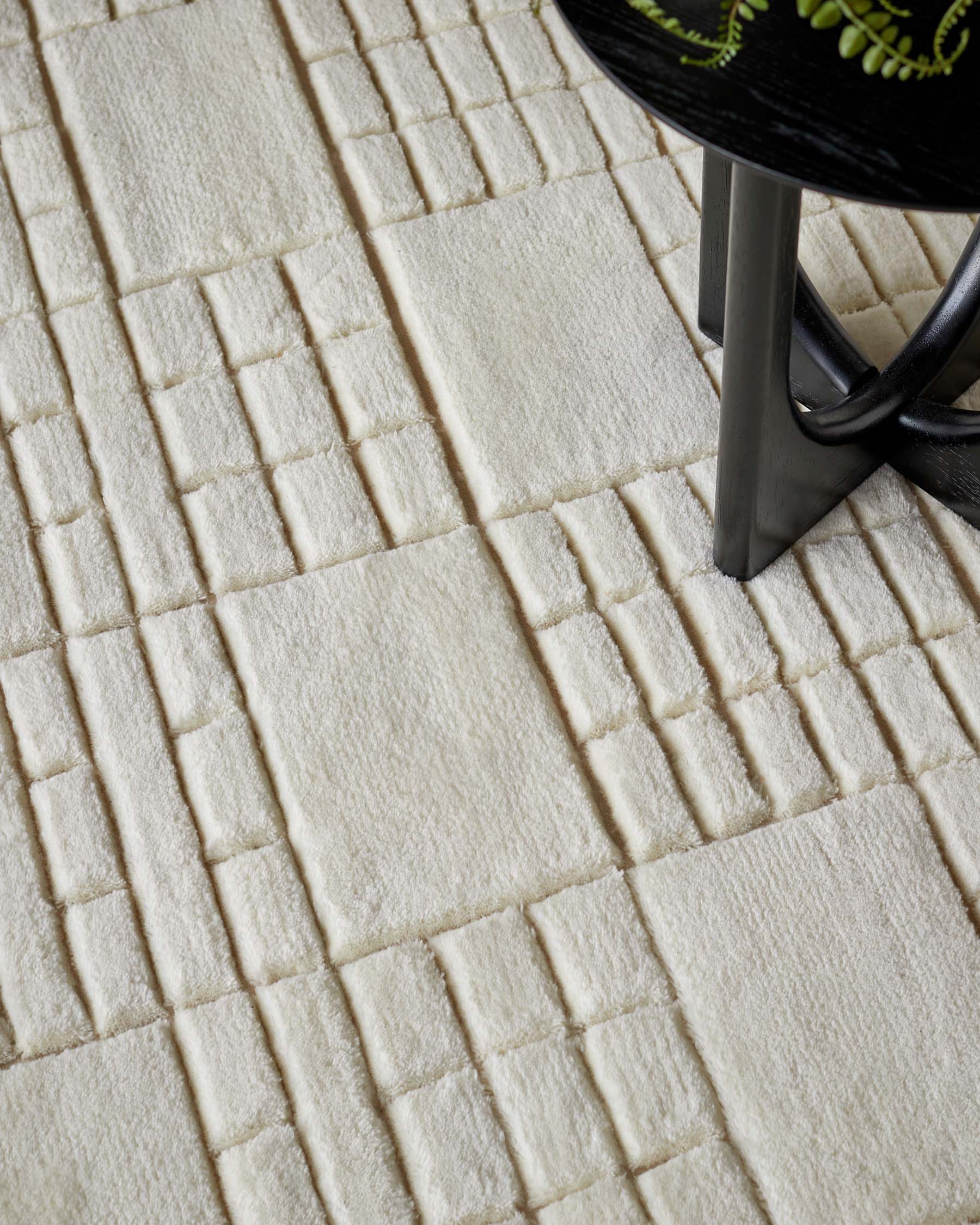 Mosaic cream sculpted wool small rug - Image 3