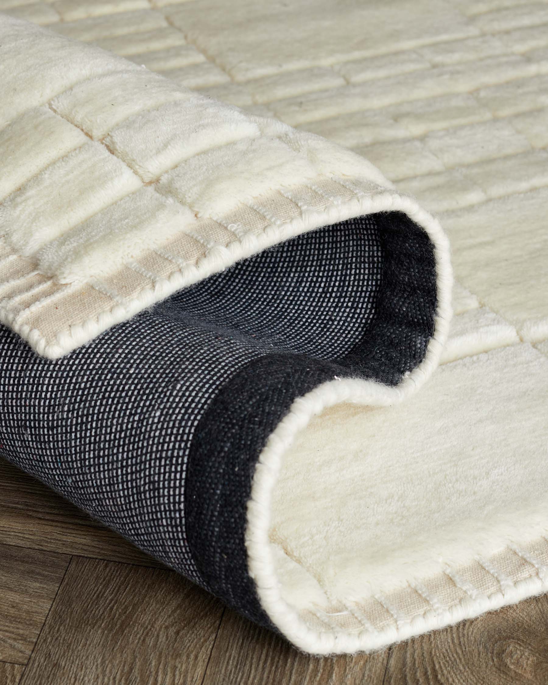 Mosaic cream sculpted wool small rug - Image 4