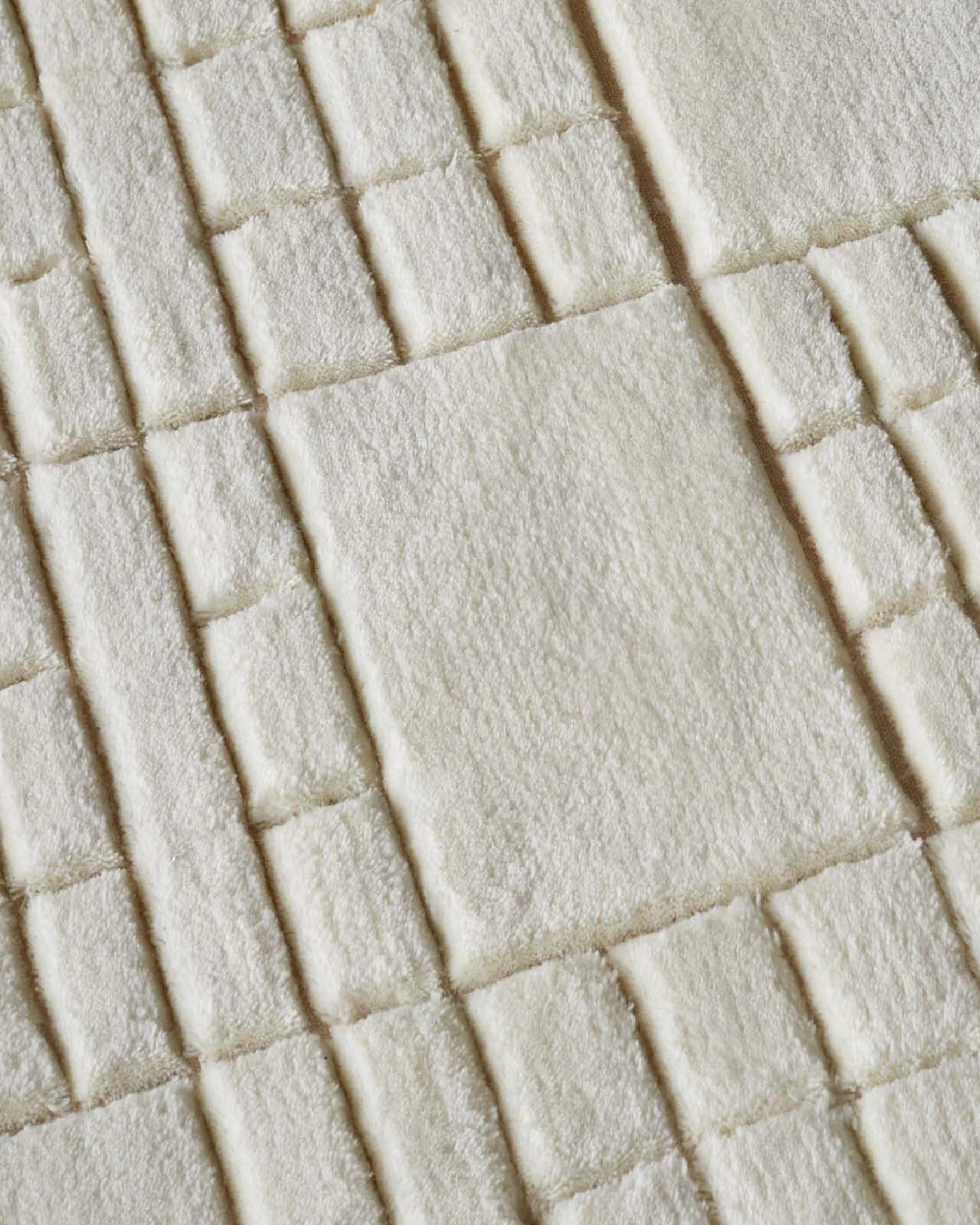 Mosaic cream sculpted wool medium rug - Image 5