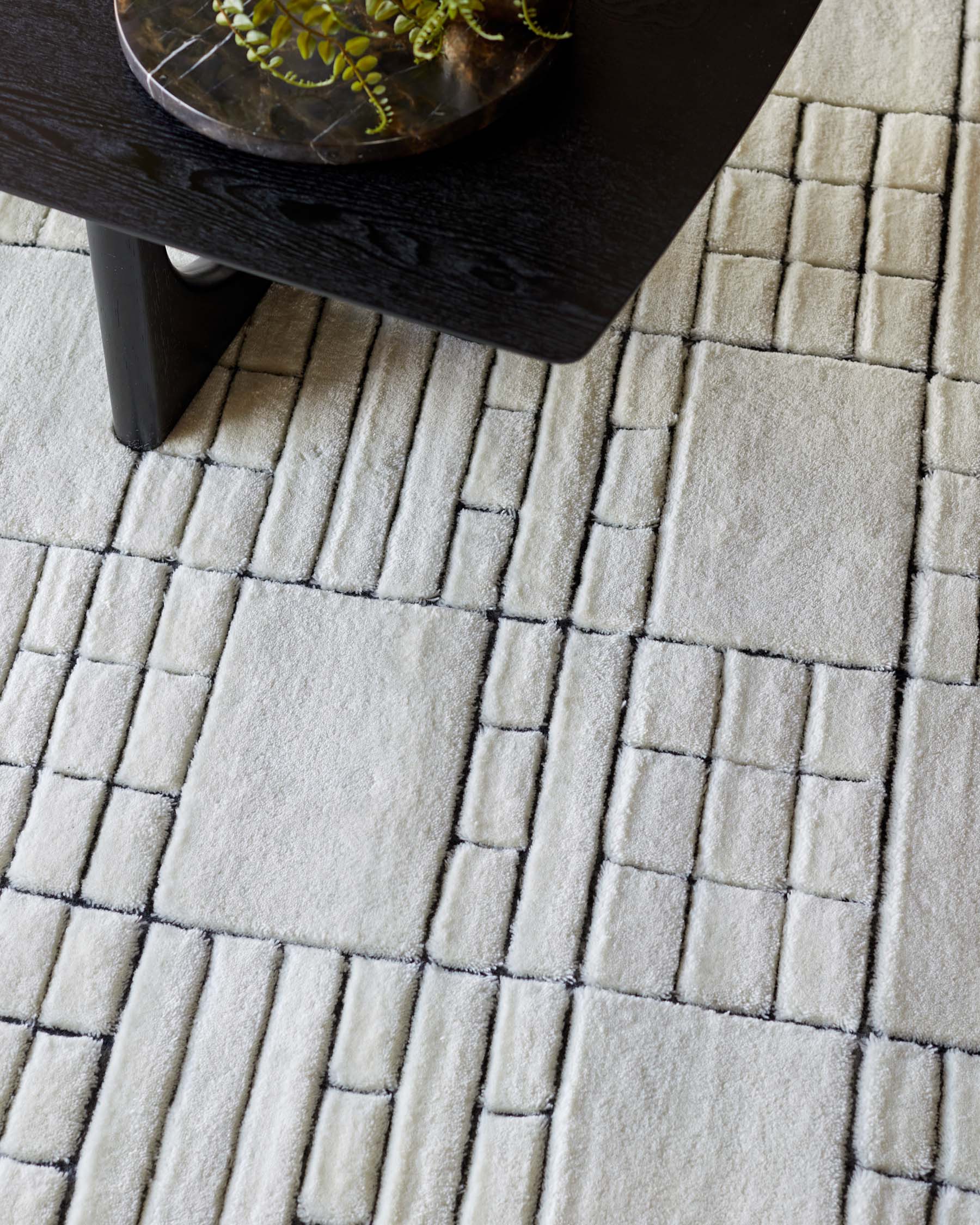 Mosaic cream and black sculpted wool small rug - Image 3