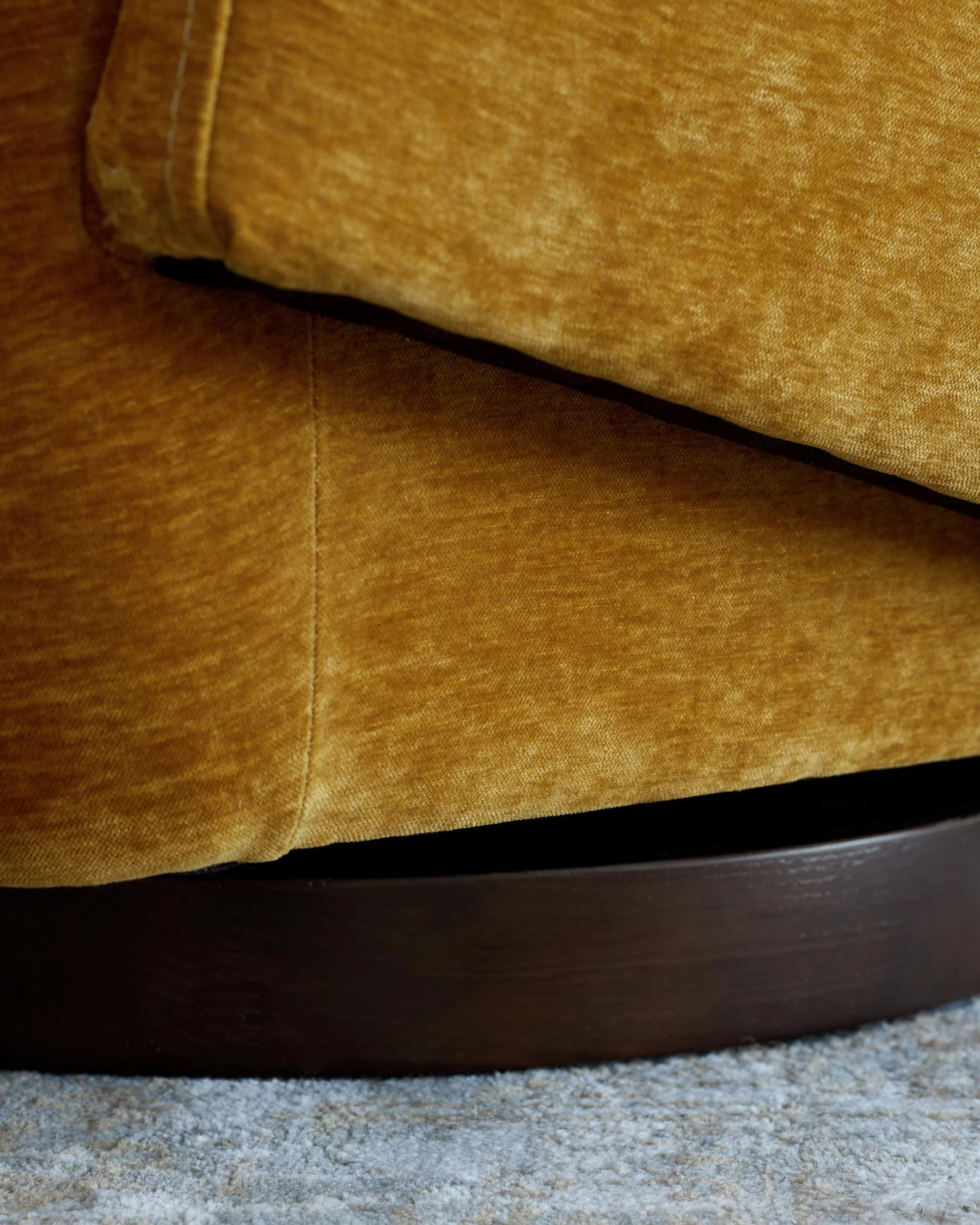 Natalia ochre chenille swivel accent chair - Image 4