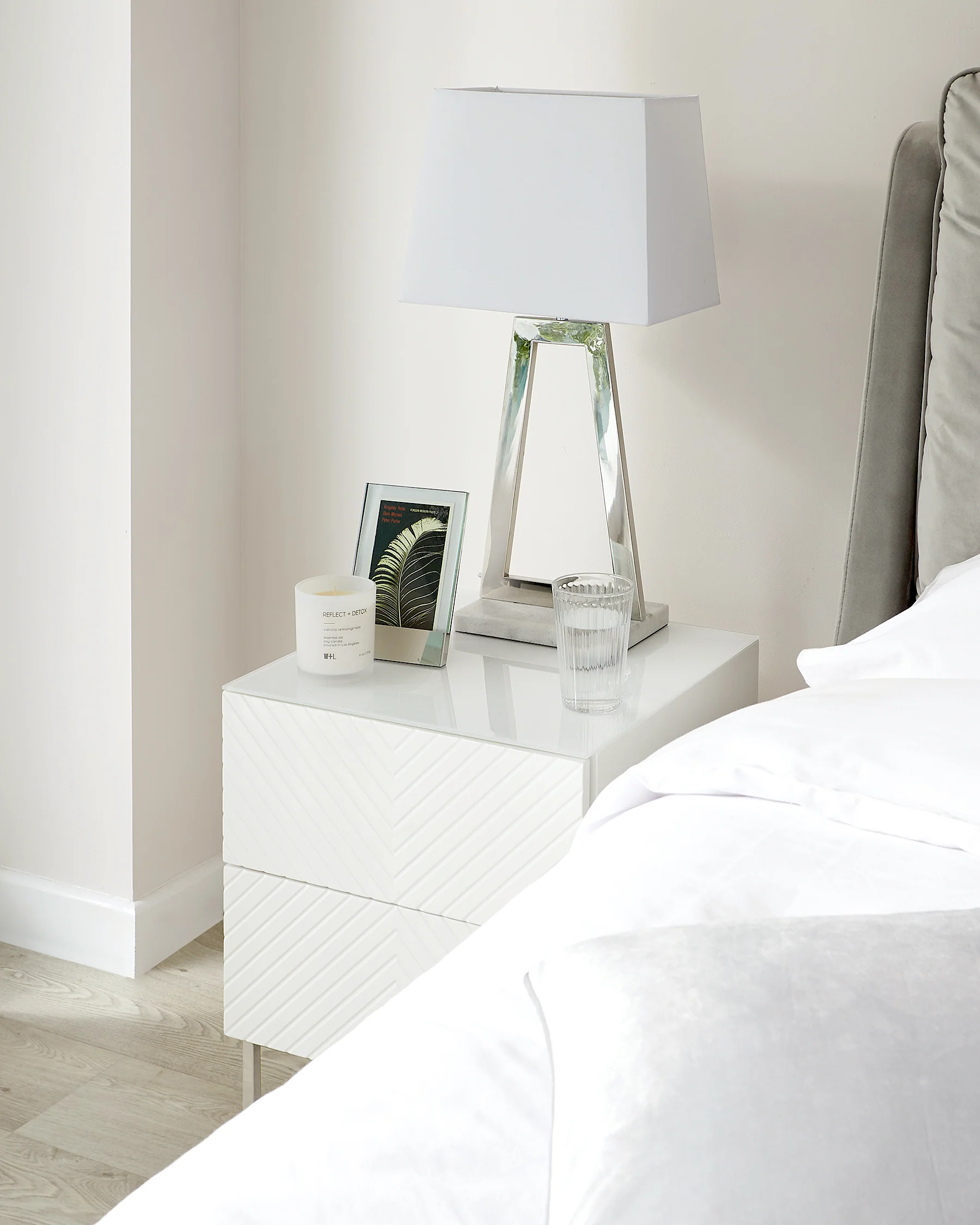 Noah white gloss 2 drawer bedside table - Image 2