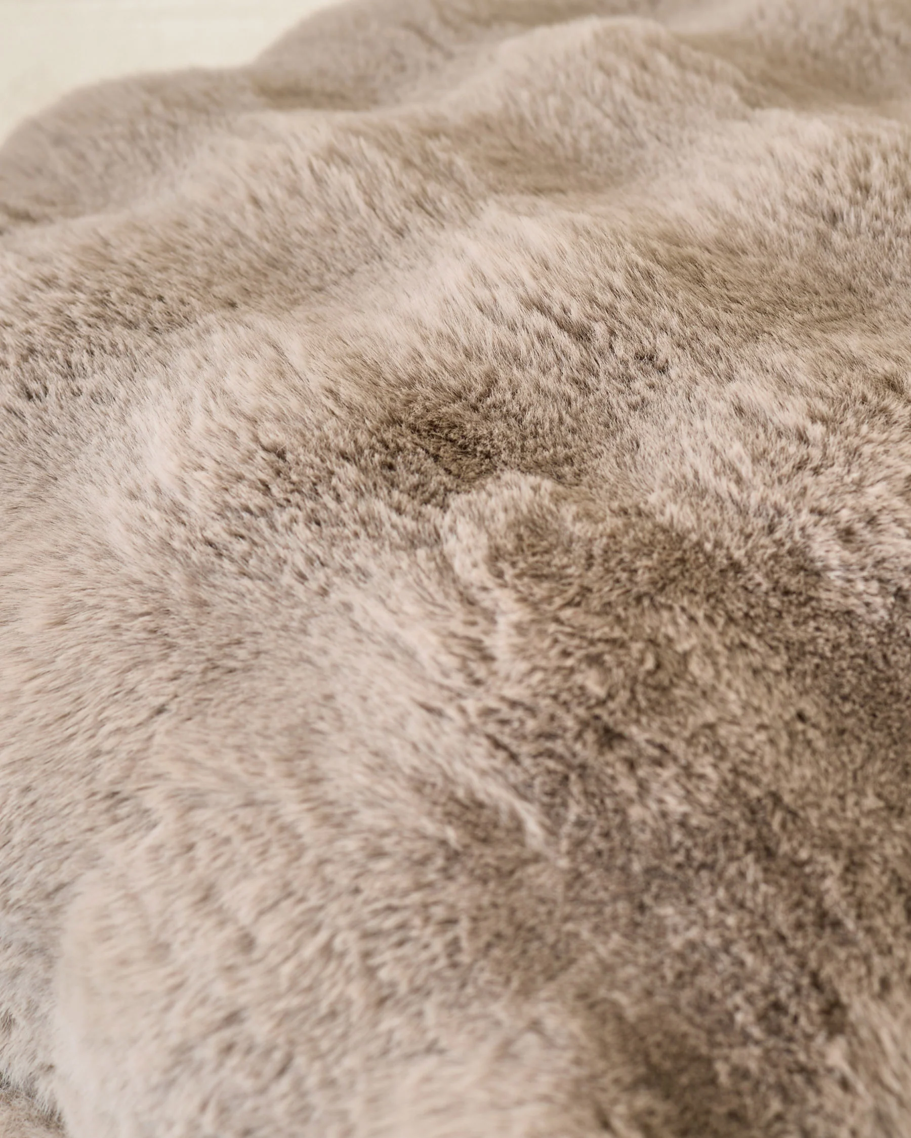 Nova taupe large cushion - Image 5