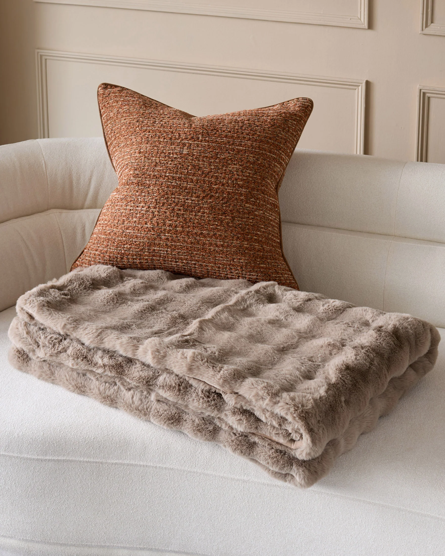 Nova taupe large throw - Image 3