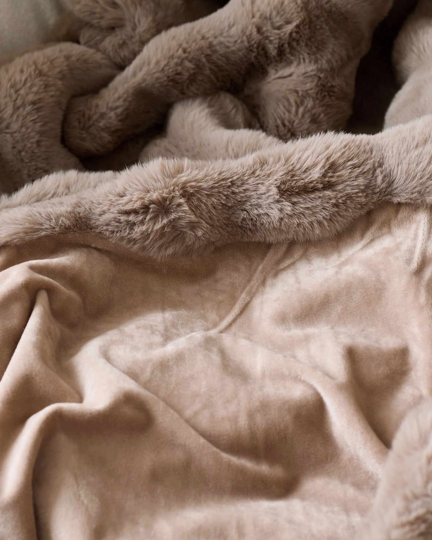 Nova taupe large throw - Image 5