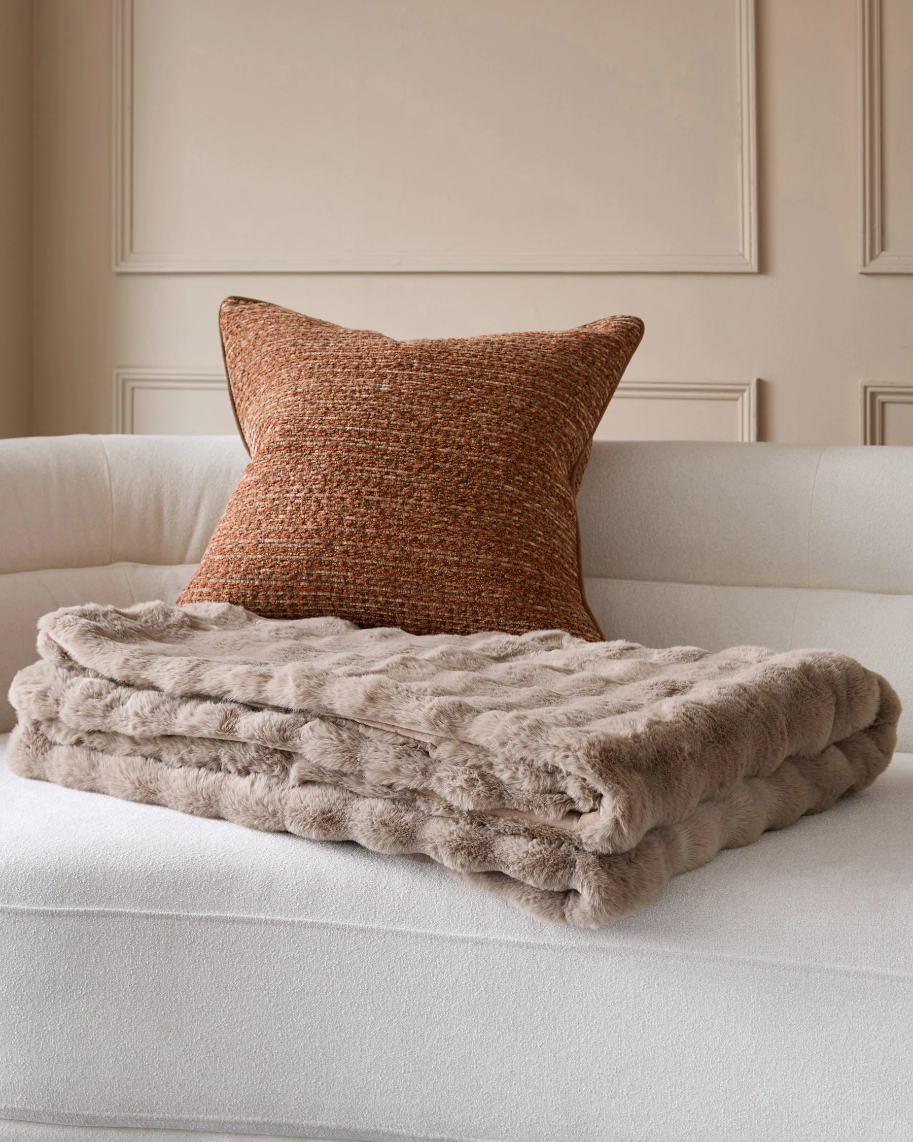 Nova taupe large throw - Image 6
