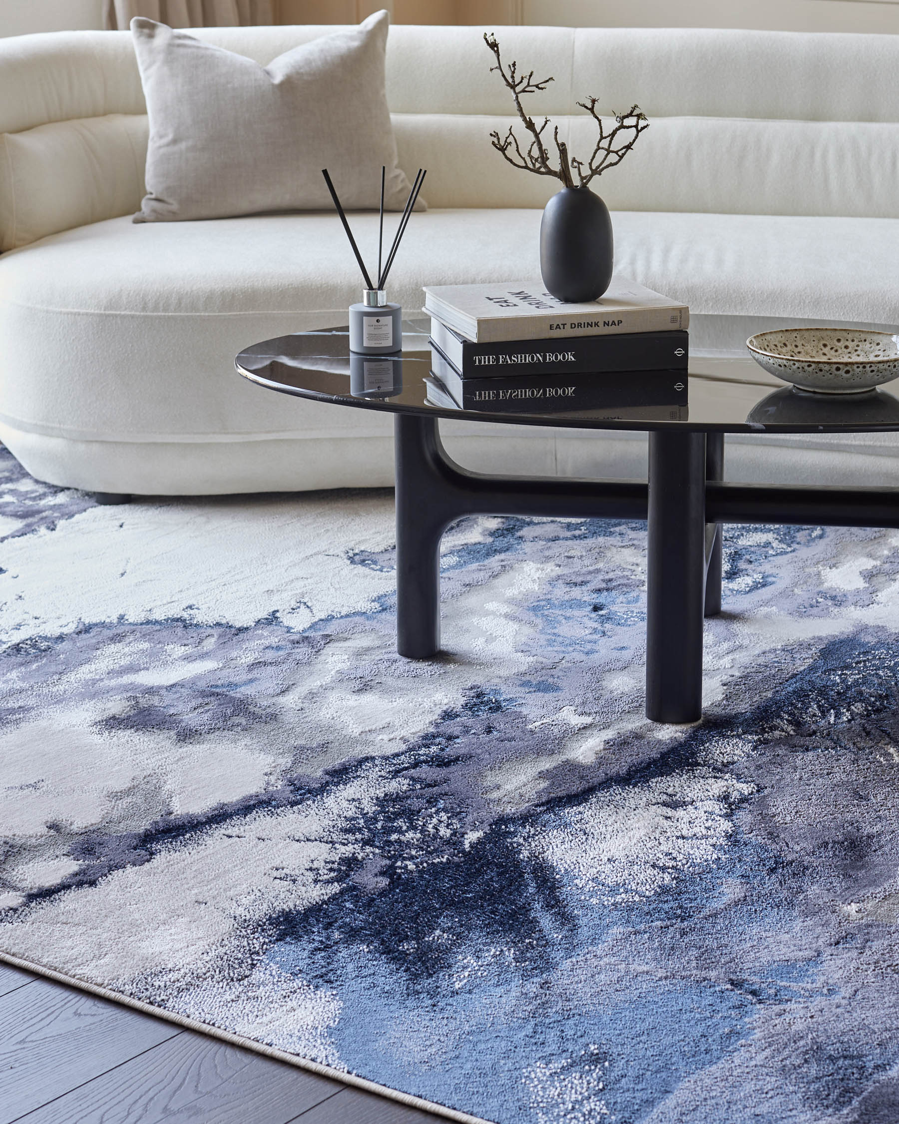 Perla dark navy textured small rug - Image 2