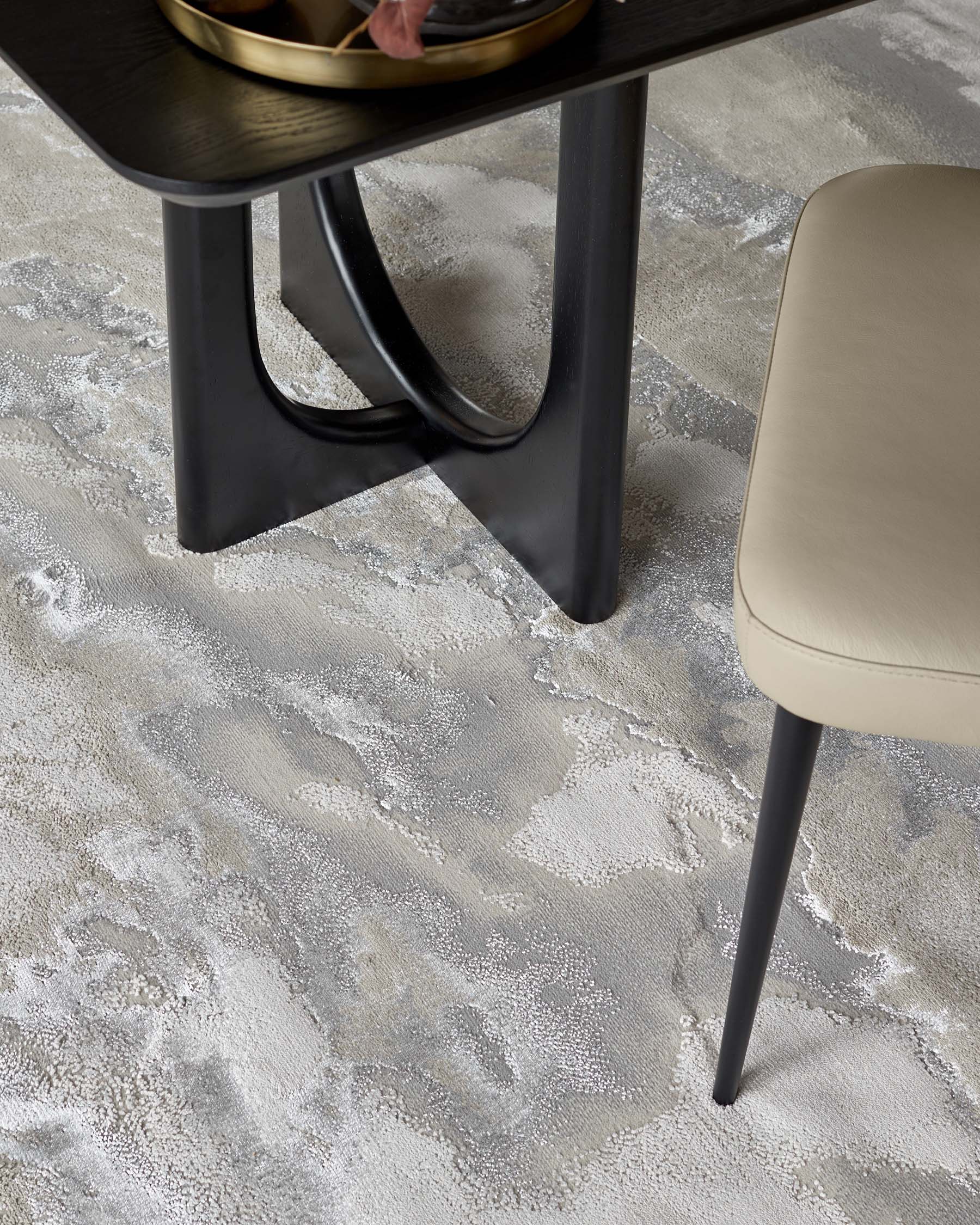 Perla silver textured large rug - Image 2