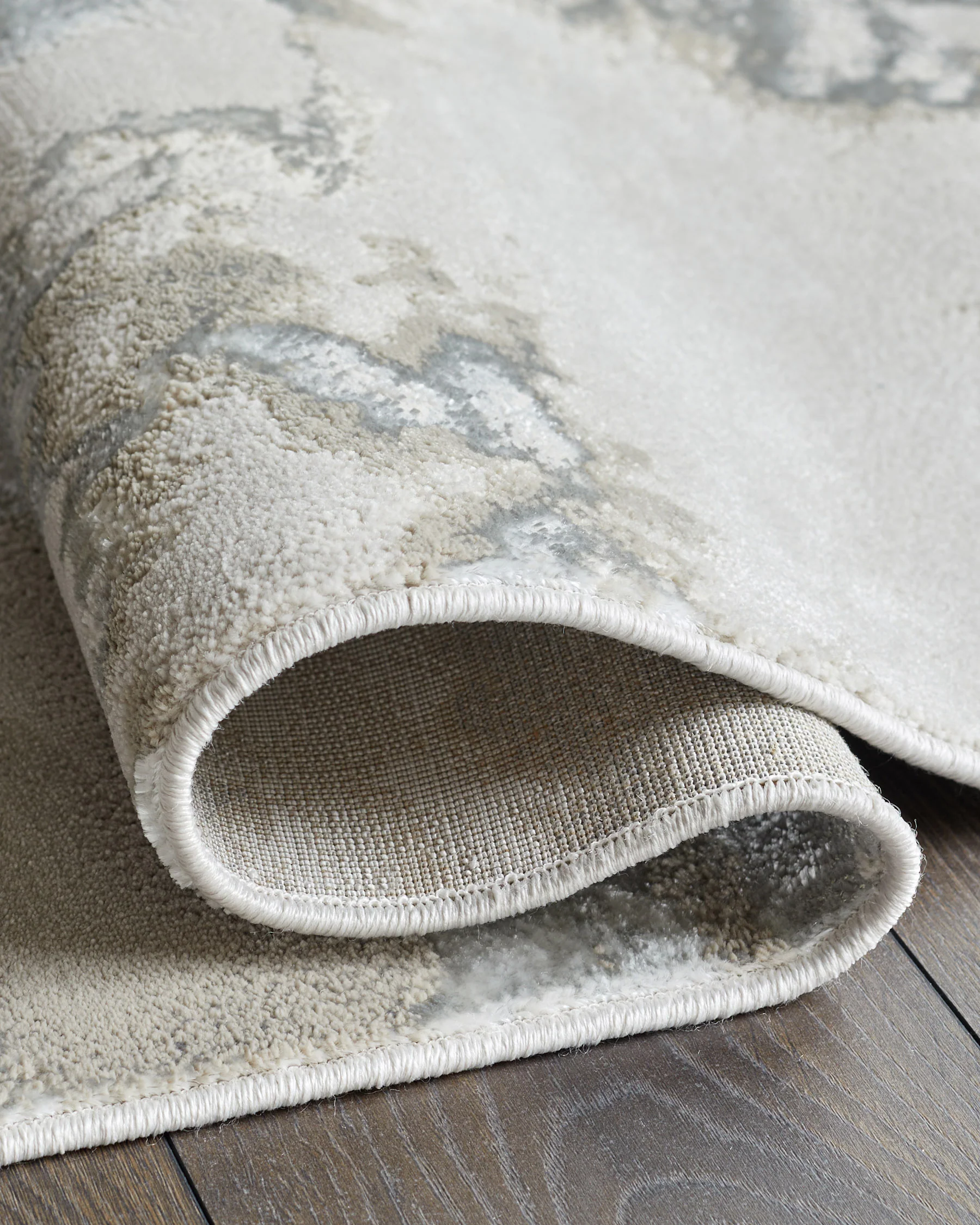 Perla soft silver textured runner rug - Image 5