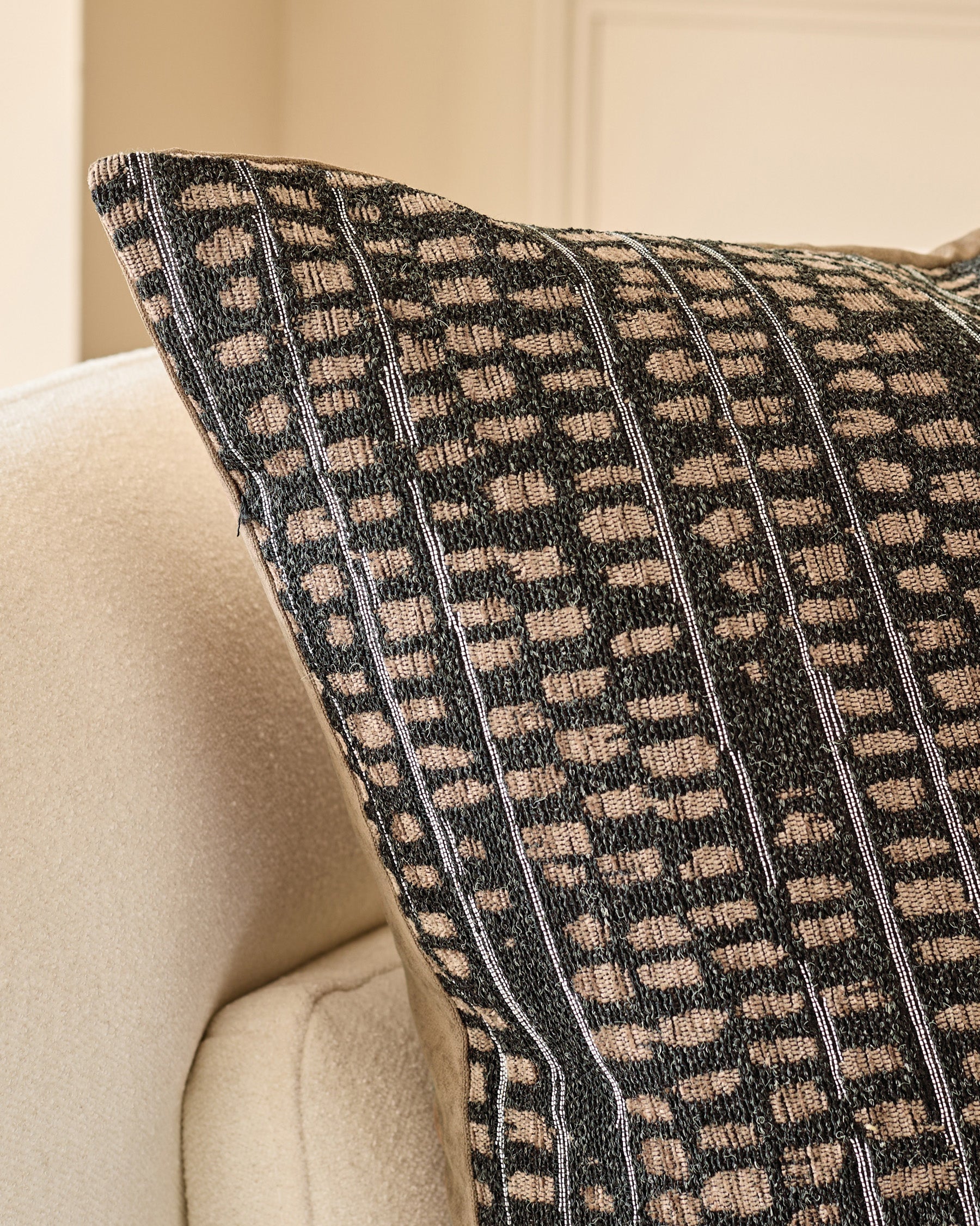 Rania black large cushion - Image 4
