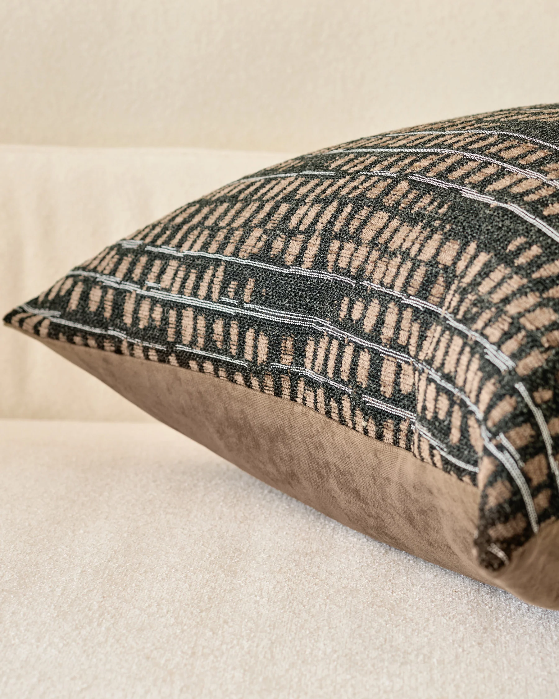 Rania black large cushion - Image 5