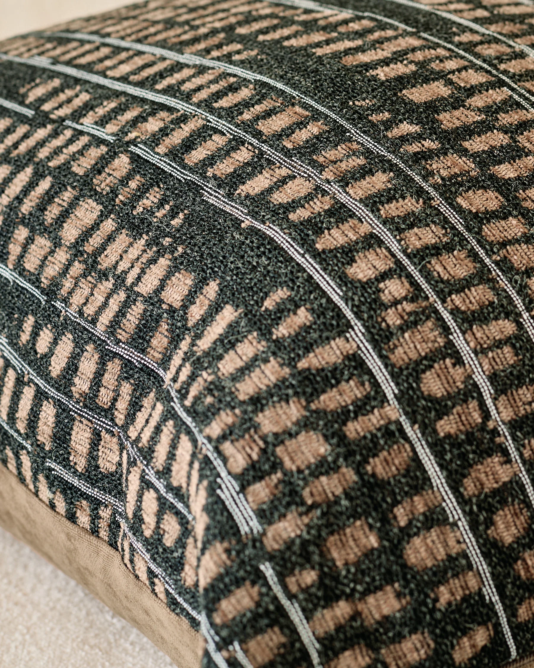 Rania black large cushion - Image 6