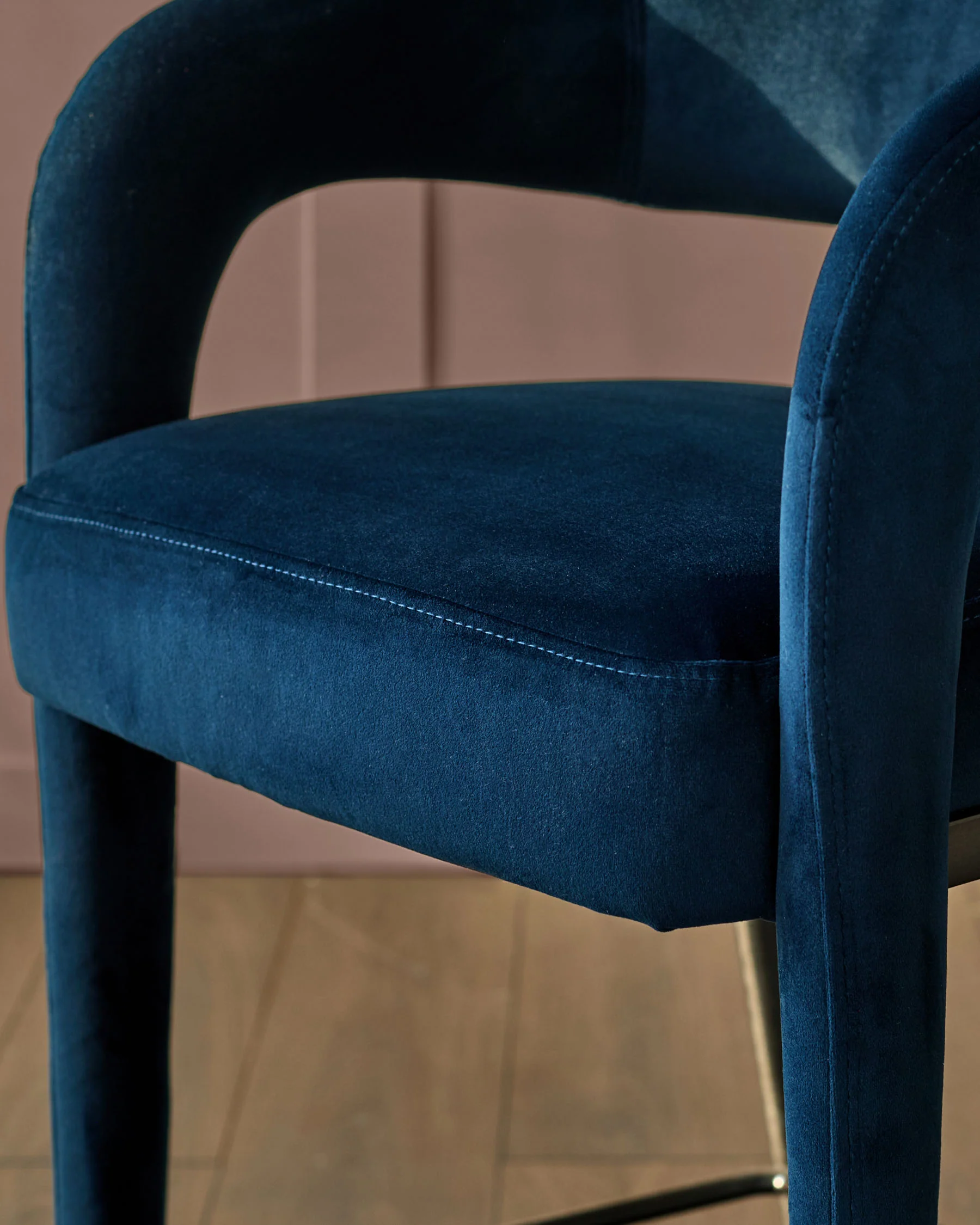 Rhett dark navy velvet bar stool - Image 5