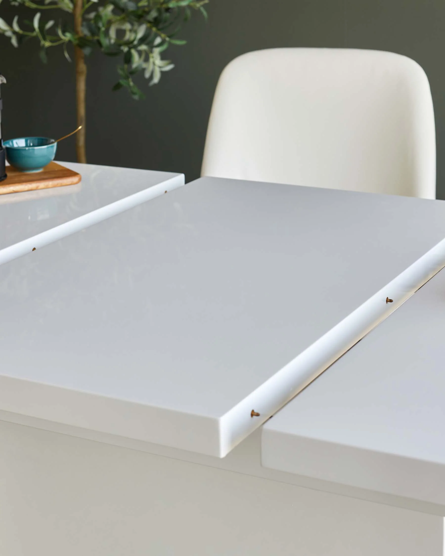 Sanza white gloss extending 6 to 10 seater dining table - Image 5