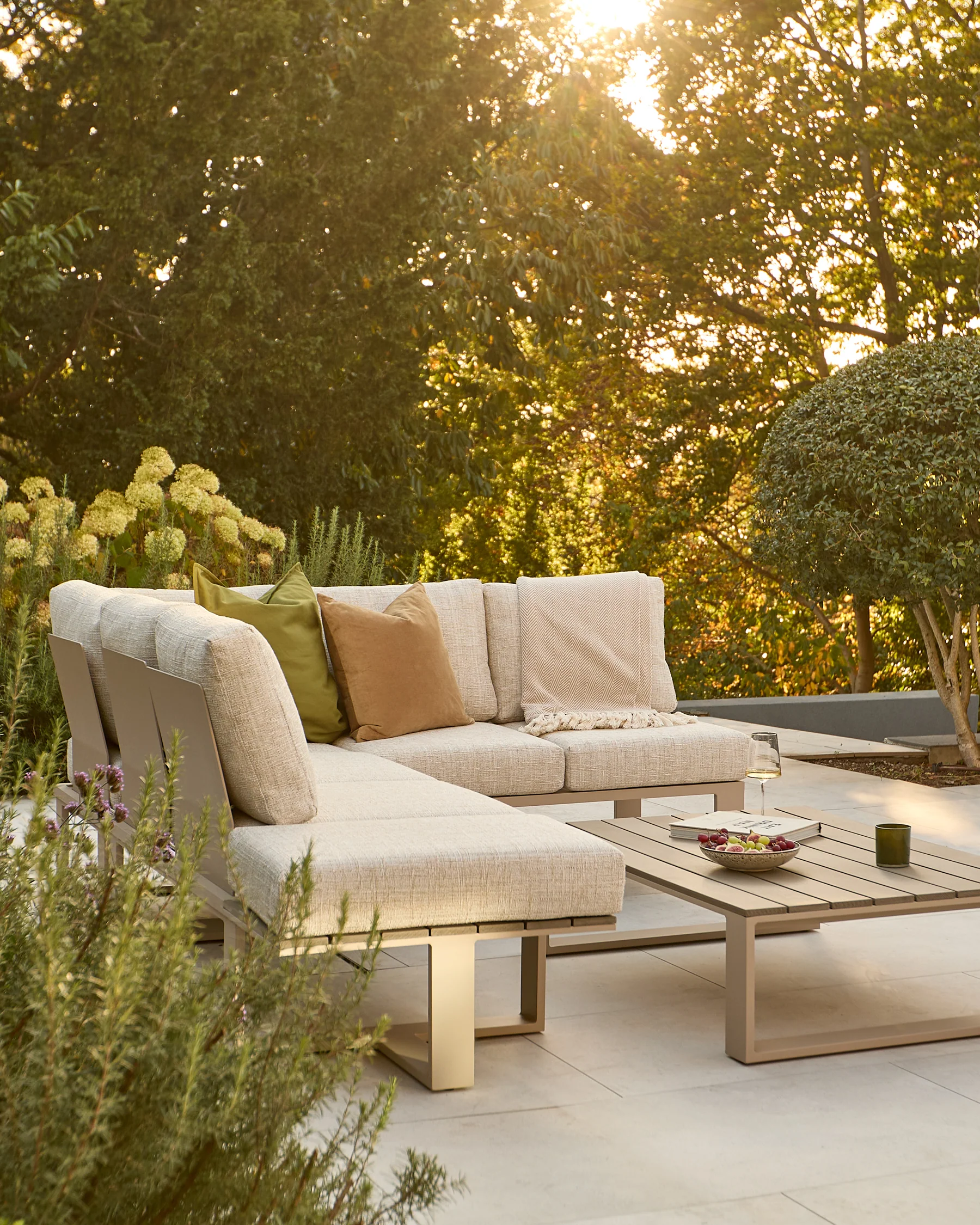 Savannah natural garden coffee table with natural cushion - Image 7