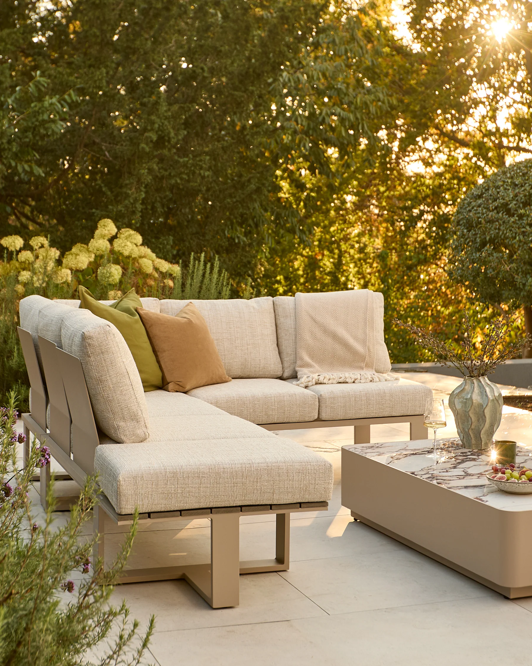 Savannah natural garden large corner bench with Bianco coffee table set - Image 3