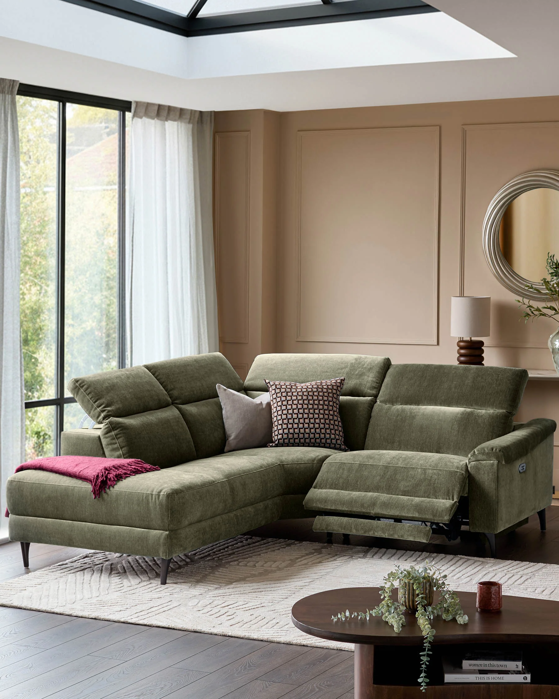 Serene dark green fabric small left hand corner chaise recliner sofa - Image 3