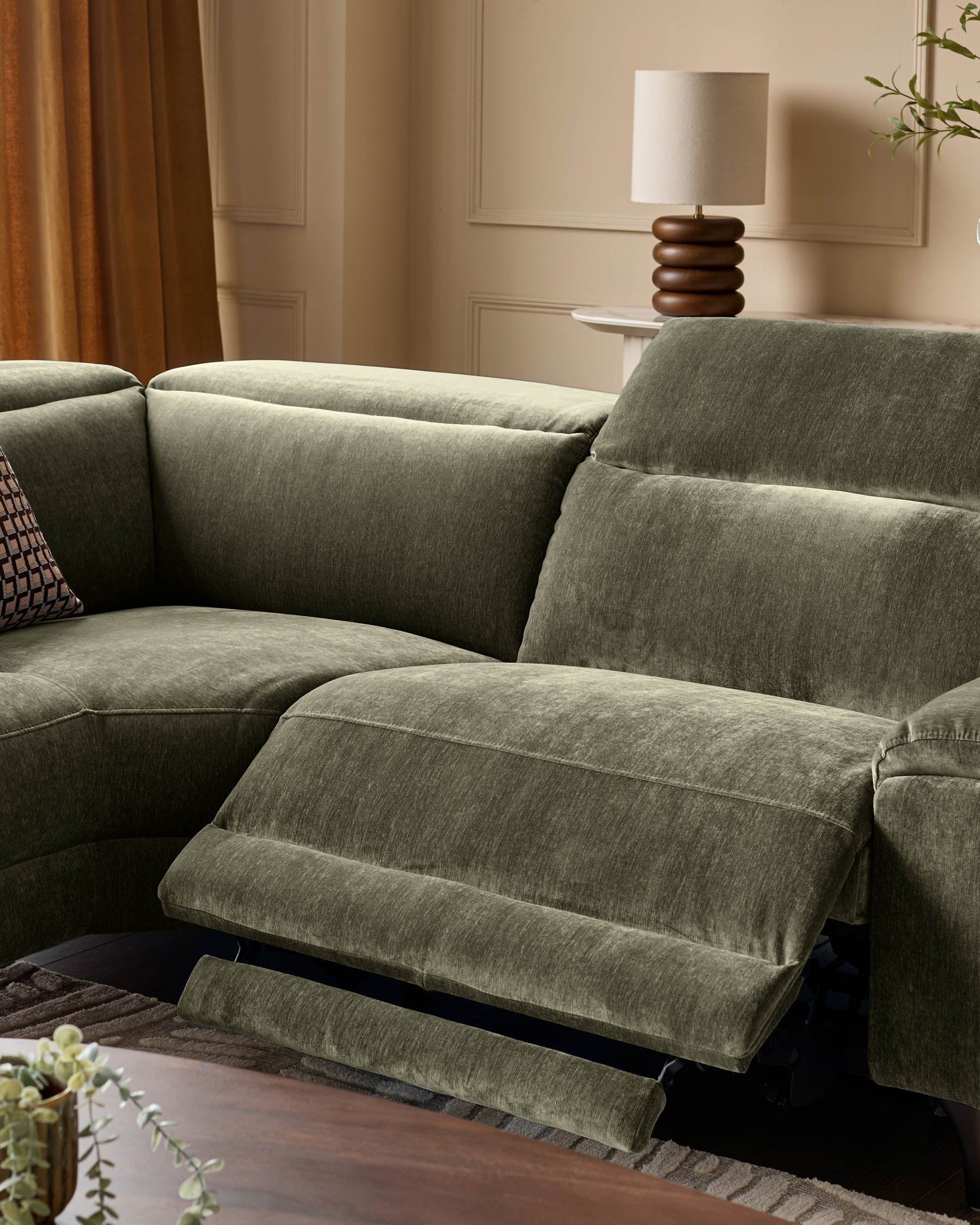 Serene dark green fabric small left hand corner chaise recliner sofa - Image 9