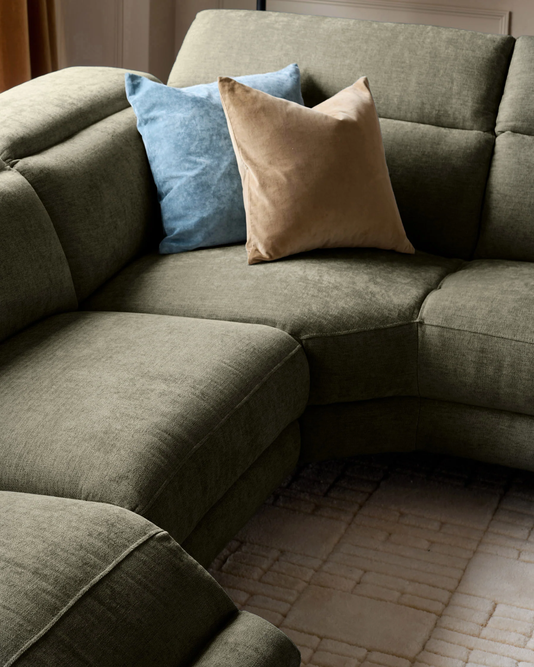 Serene dark green fabric large right hand corner chaise recliner sofa - Image 4