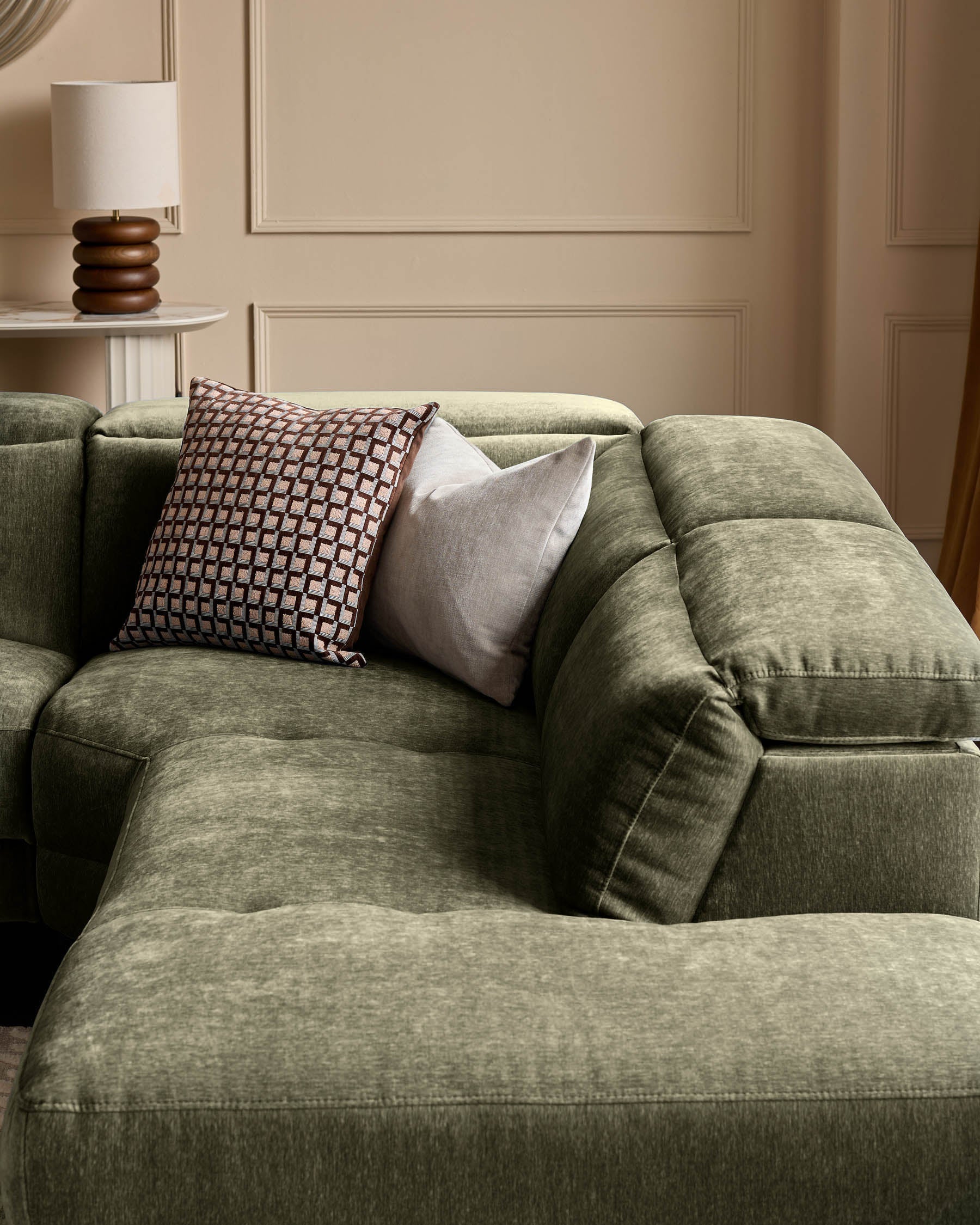 Serene dark green fabric small right hand corner chaise recliner sofa - Image 5
