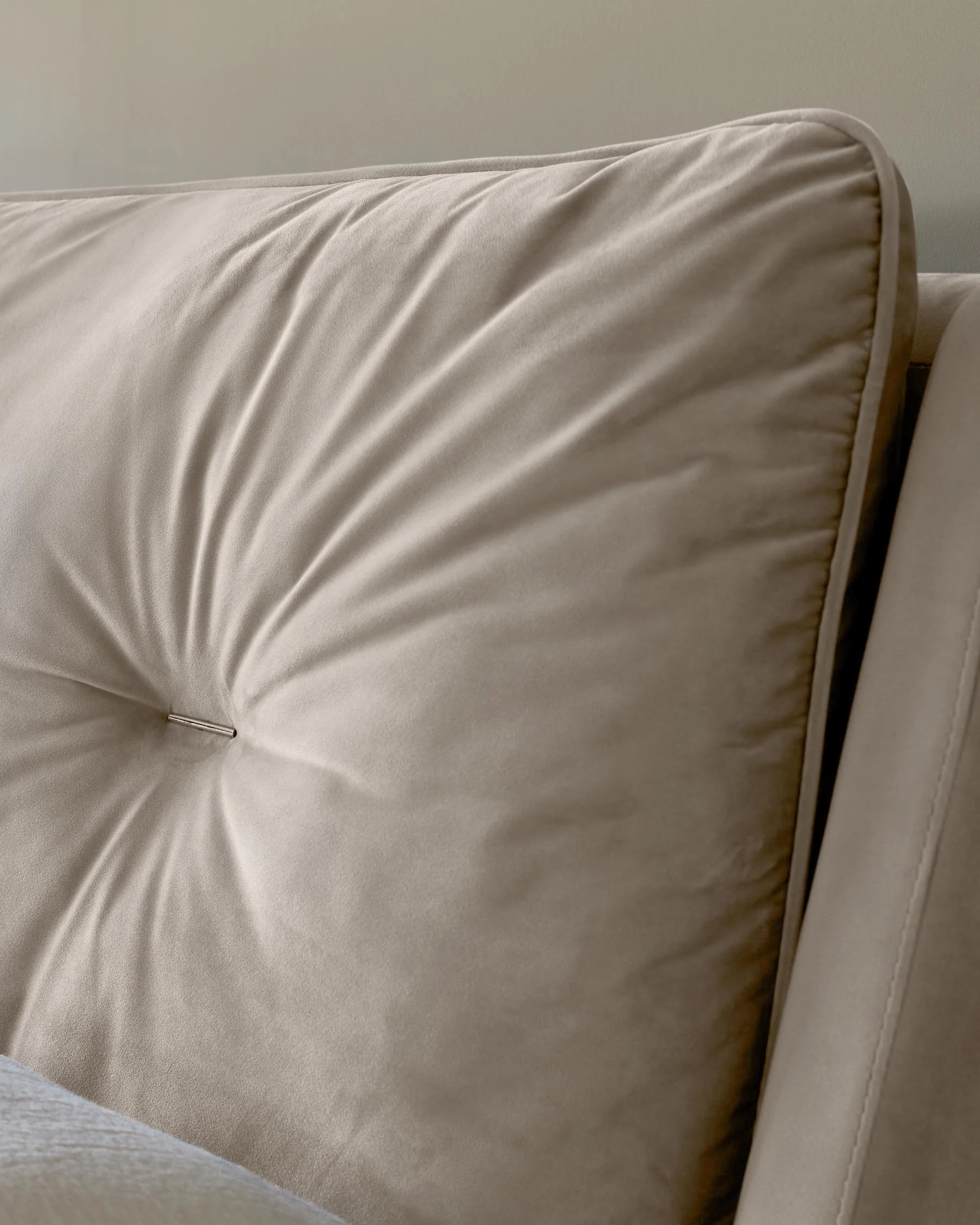 Siesta Champagne Velvet King Size Ottoman Storage Bed - Image 4